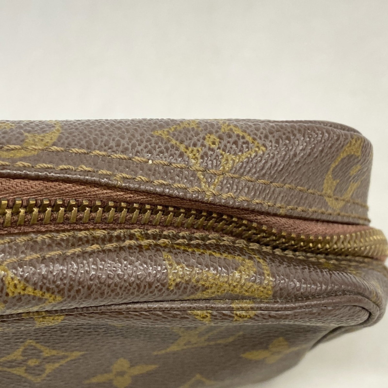 Louis Vuitton Pouch - 6