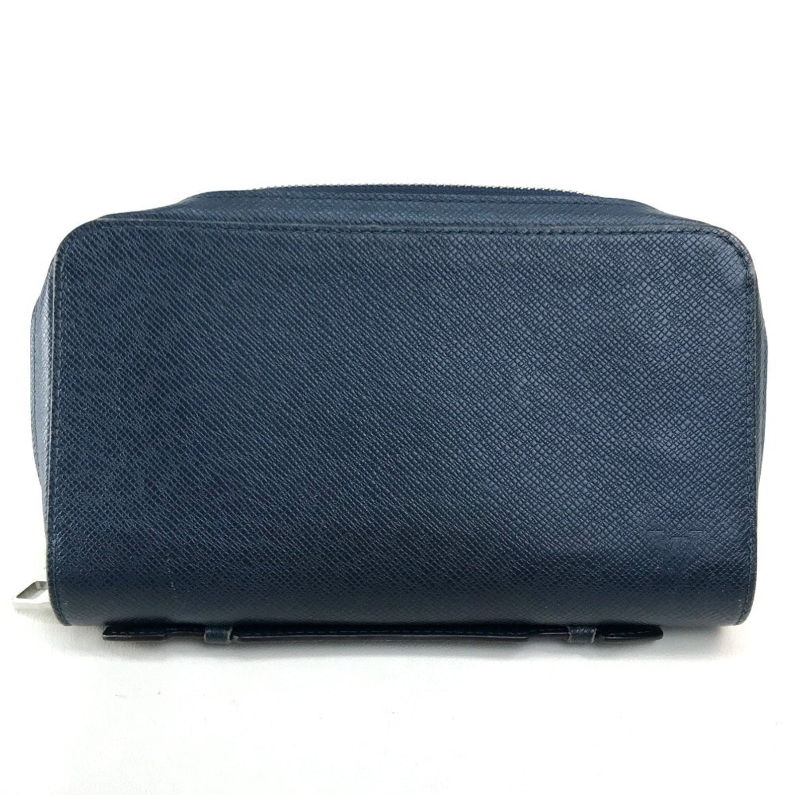 Louis Vuitton Long Wallet (Bi-Fold) Taiga Leather: Louis Vuitton Long Wallet (Bi-Fold) Taiga Leather Taiga Leather Long Wallet from Louis Vuitton boasts a sleek design with a blue Ocean color, featuring a zipper closure and multiple pockets for organi