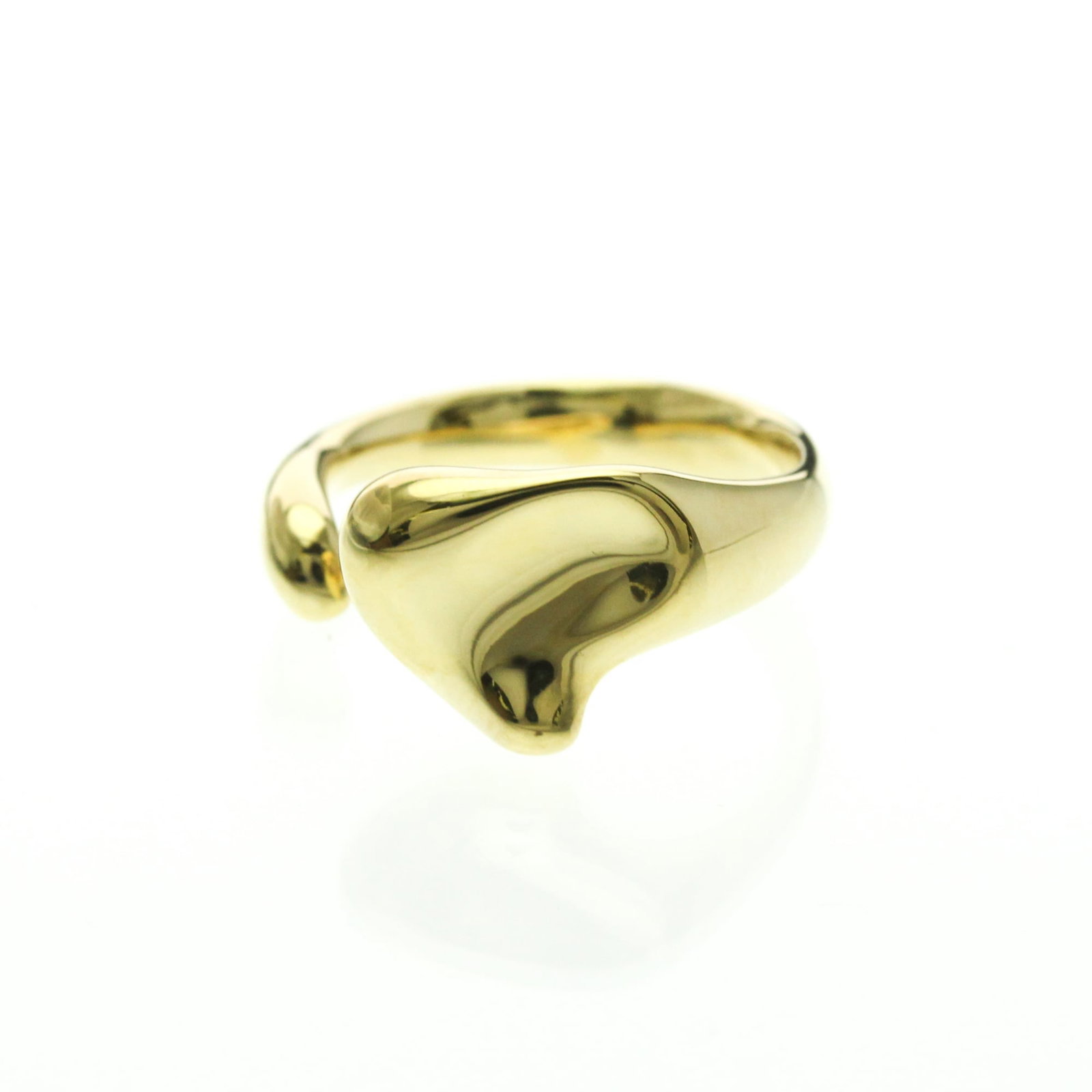 Yellow Gold 18K Tiffany Band Ring: Yellow Gold 18K Tiffany Band Ring Yellow gold 18K Tiffany band ring, featuring a classic full heart design in a timeless fashion style. Made from high-quality yellow gold (18K) metal, this elegant ban