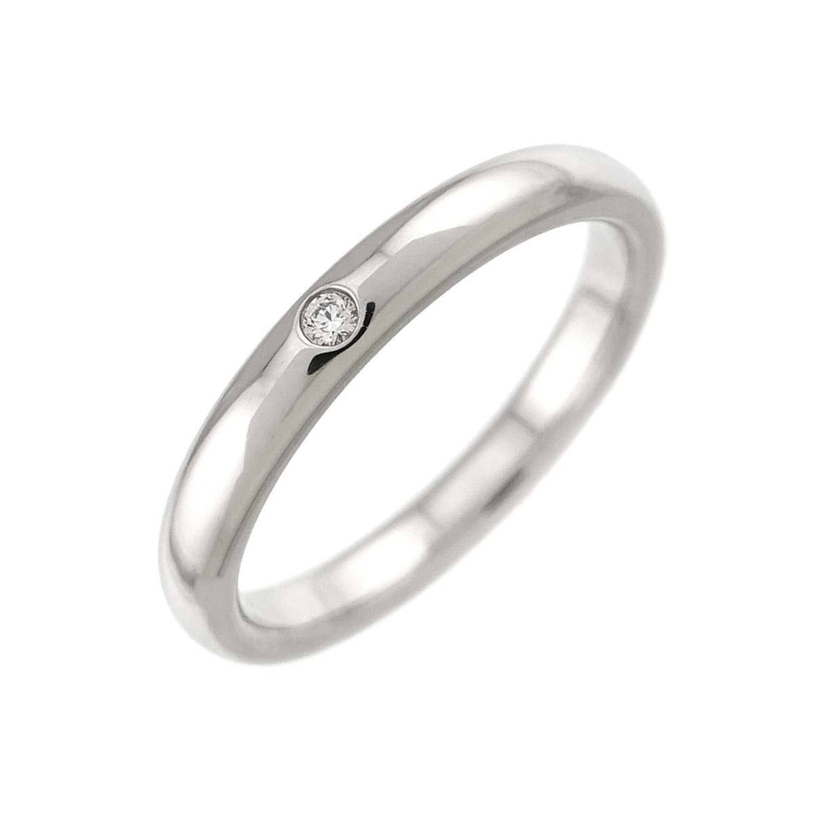 Tiffany Band Ring Platinum 950: Tiffany Band Ring Platinum 950 Platinum band ring from Tiffany, featuring 950 platinum material and a US size 7 fit. This elegant ring showcases the brand's signature style with its sleek design and