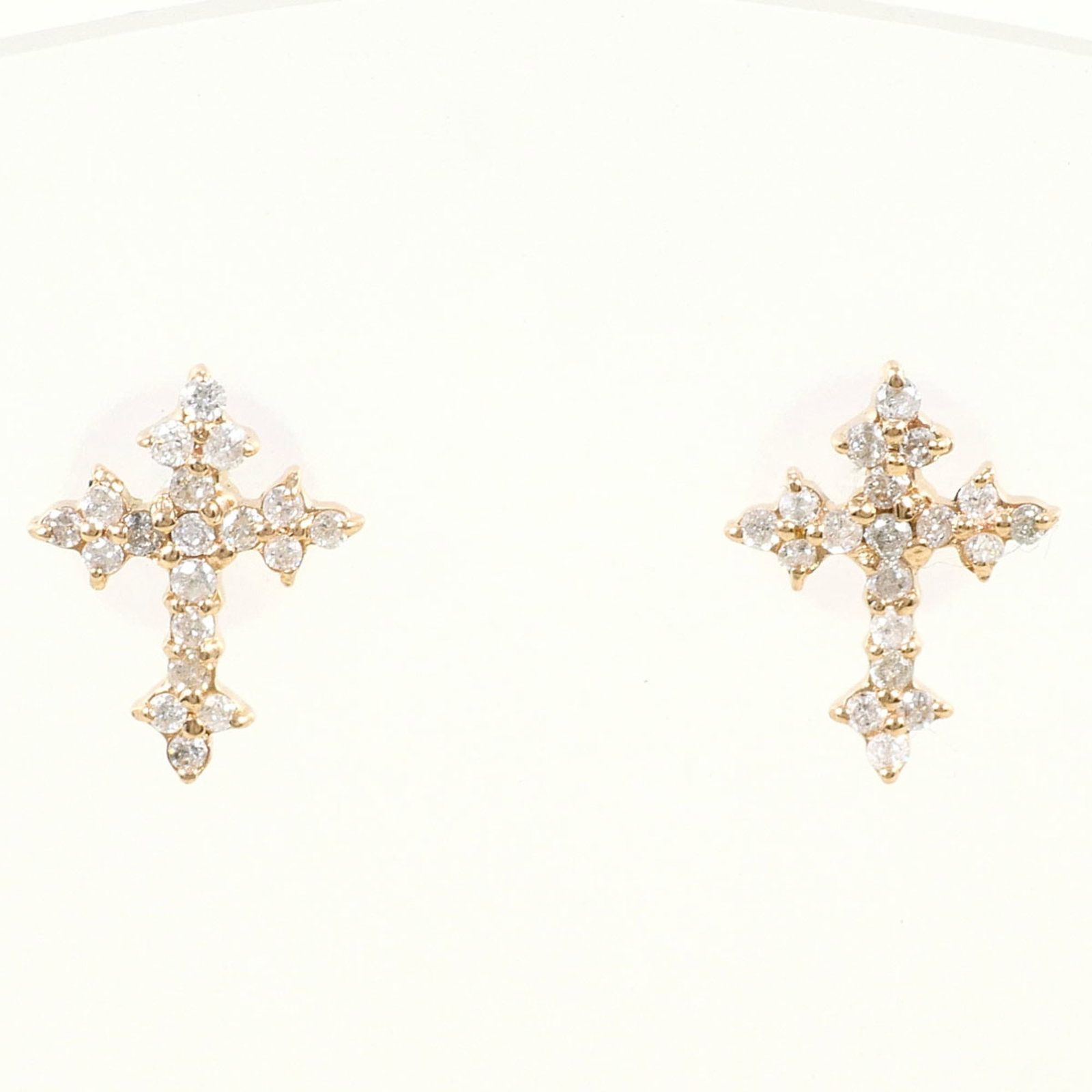 Pink Gold Stud Earrings Unbranded 14K: Pink Gold Stud Earrings Unbranded 14K Pink gold (14K) stud earrings with a diamond stone, weighing 0.09 carats and made from high-quality pink gold metal. The delicate design makes them perfect for