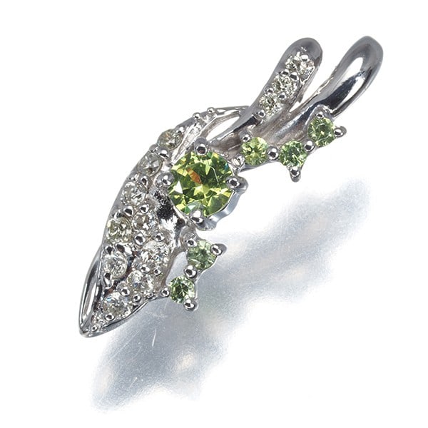 Demantoid Garnet 0.23Ct Diamond 0.11Ct Pendant 18K 750 White Gold: Demantoid Garnet 0.23Ct Diamond 0.11Ct Pendant 18K 750 White Gold 18k white gold pendant showcases a stunning demantoid garnet, totaling 0.23ct, paired with a delicate diamond accenting the design at 