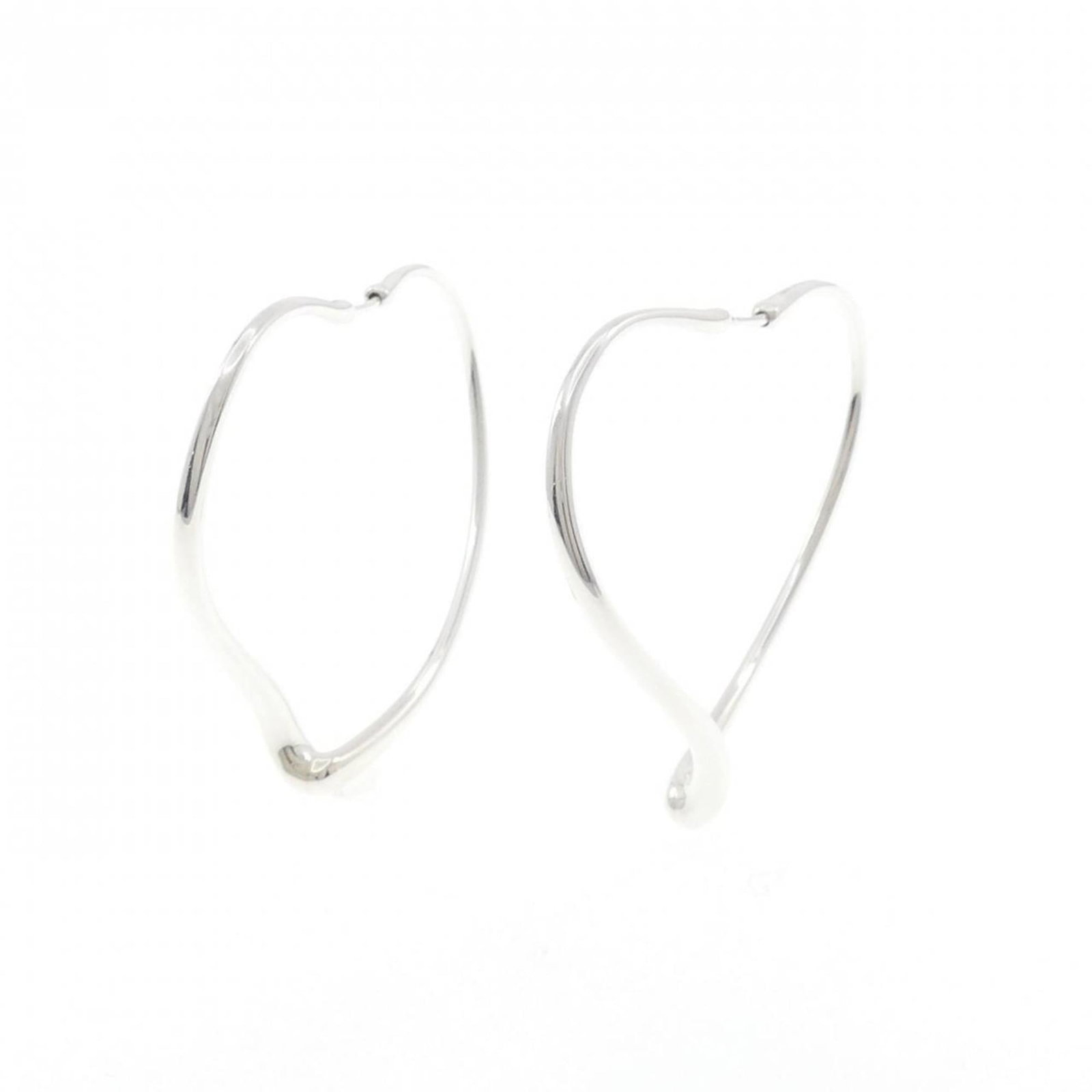 Hoop earrings silver 925 by Tiffany: Hoop earrings silver 925 by Tiffany Silver 925 by Tiffany, these elegant hoop earrings showcase understated sophistication with their sleek design and premium silver construction. Measuring 41mm in di