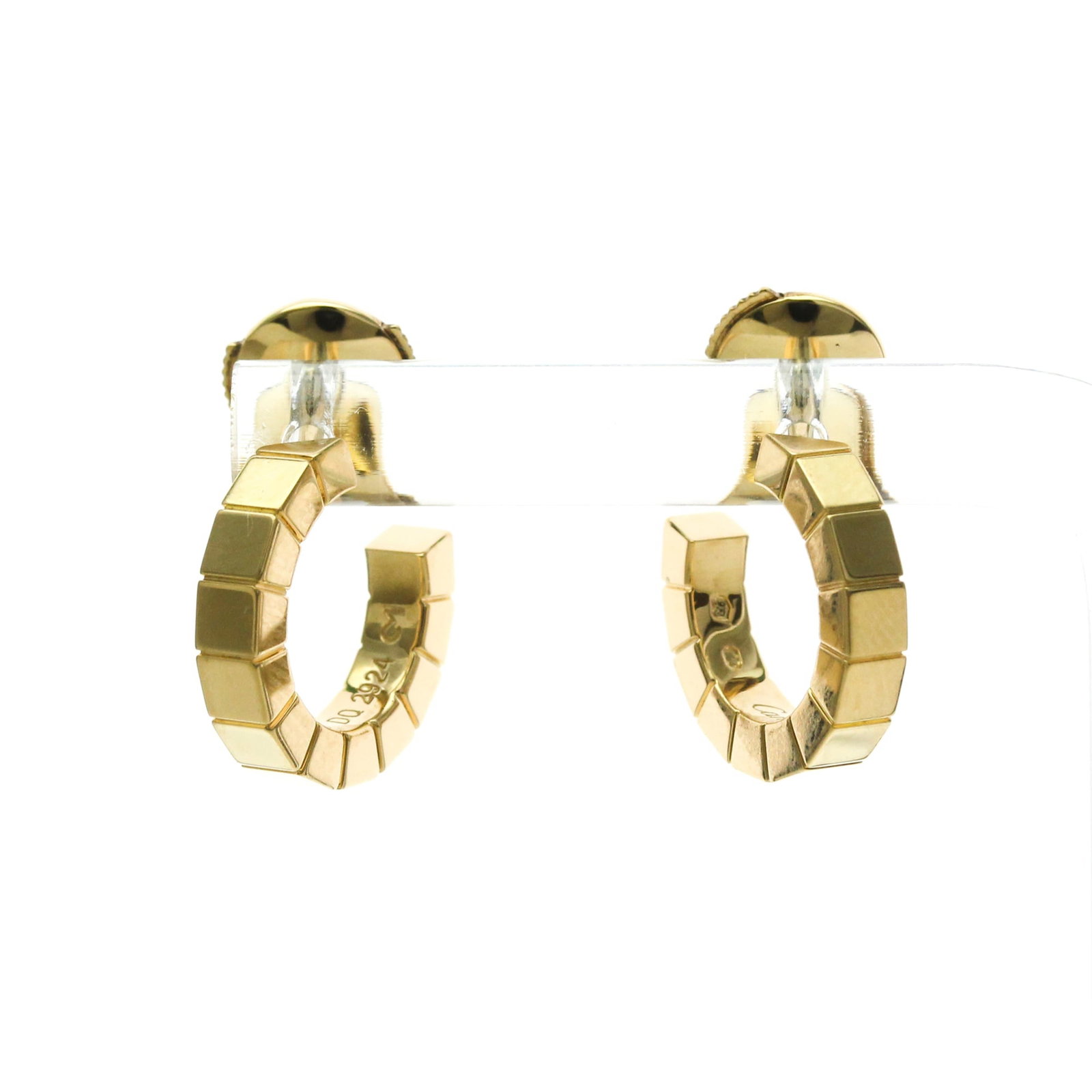 Half hoop earrings yellow gold 18K Cartier: Half hoop earrings yellow gold 18K Cartier Yellow gold 18K Cartier Lanieres half hoop earrings offer a sleek, sophisticated style with their delicate 3mm width and 14.50mm length. Crafted from high-qu