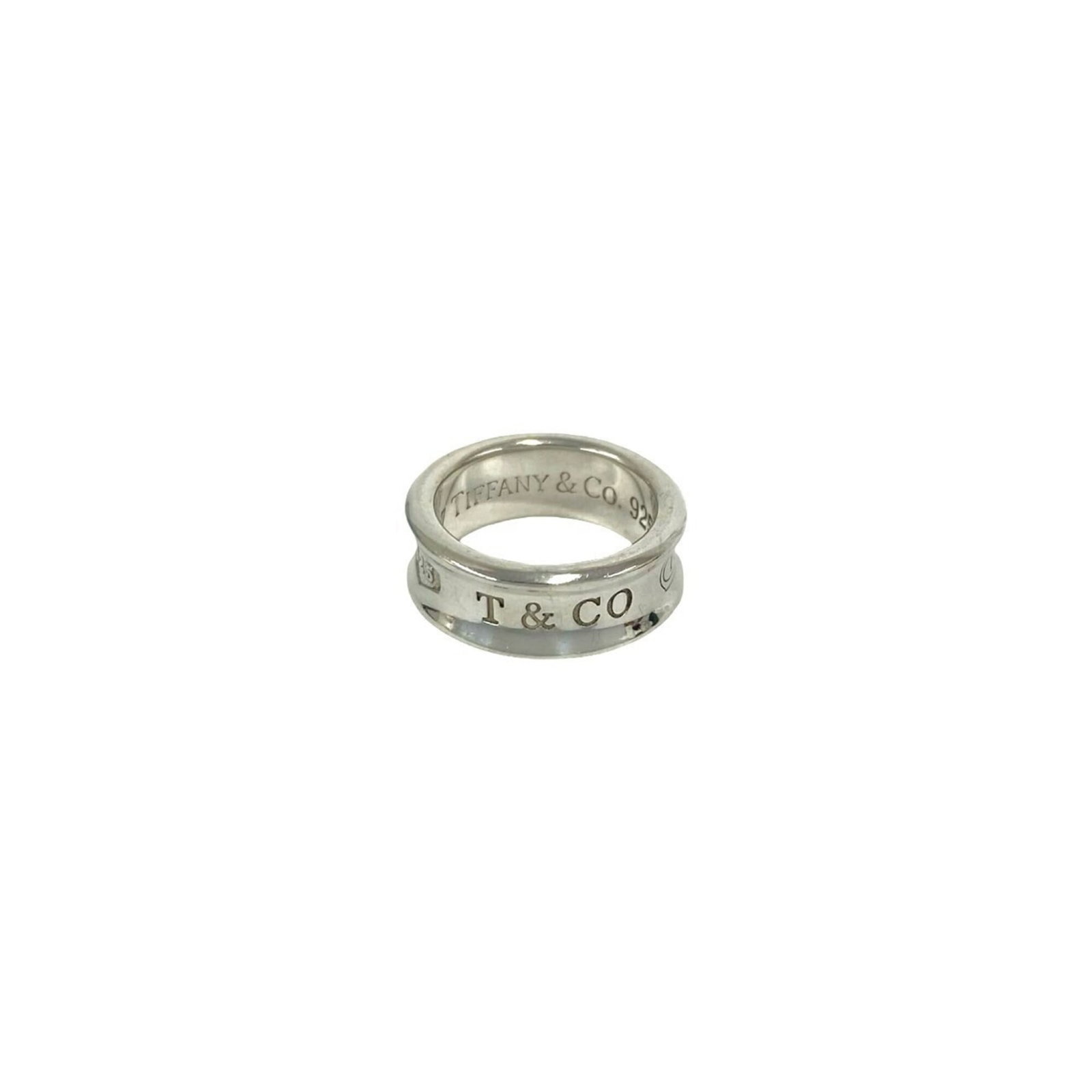 Silver band ring Tiffany 925: Silver band ring Tiffany 925 Silver band ring Tiffany 925, featuring a classic design in sterling silver with a US size 3.5. This elegant piece showcases the iconic Tiffany brand and is made from high