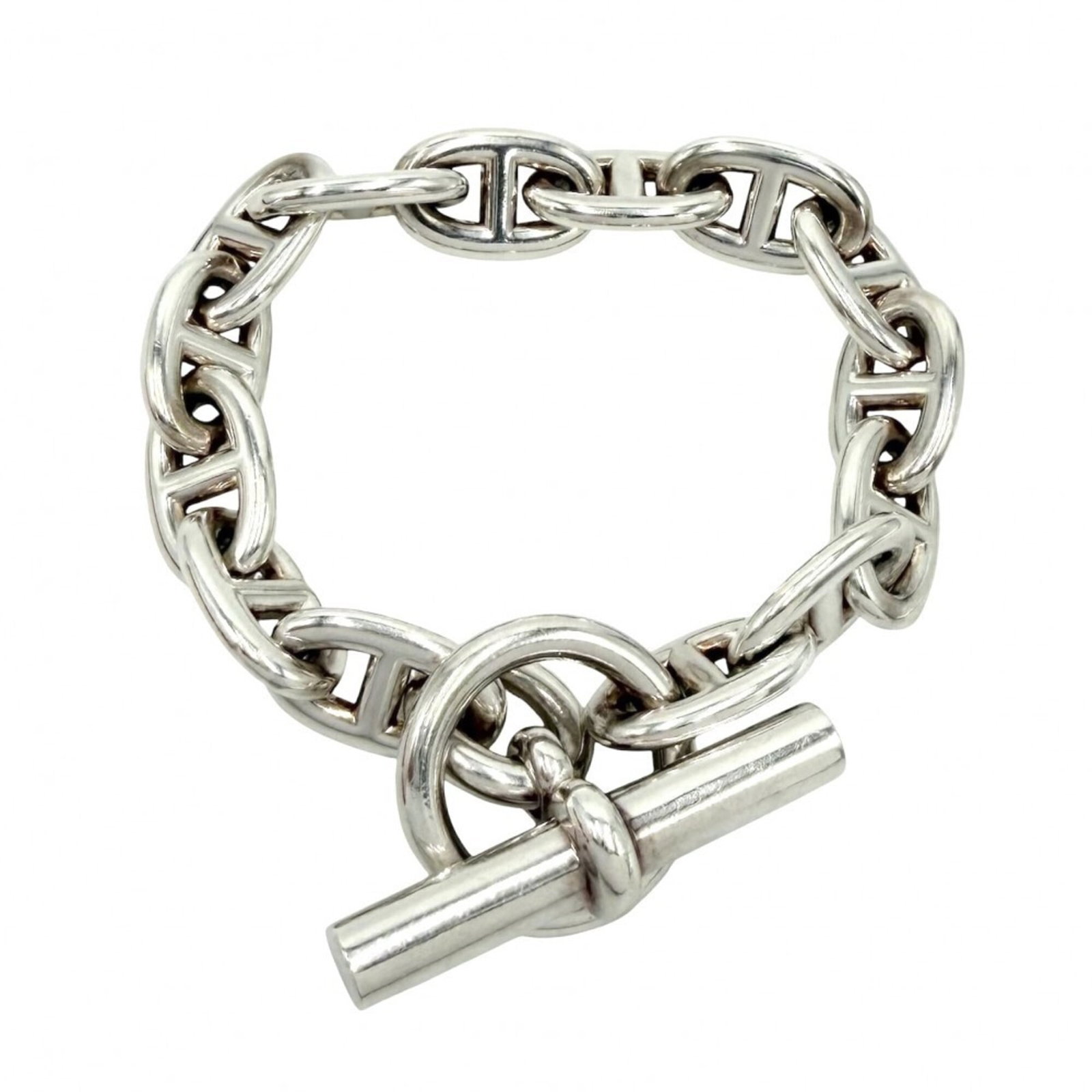 Silver Charm Bracelet Hermes: Silver Charm Bracelet Hermes Silver Charm Bracelet Hermes, made from high-quality silver (925), features a classic charm bracelet design. The item measures 14.5cm in length and boasts a sleek, silver