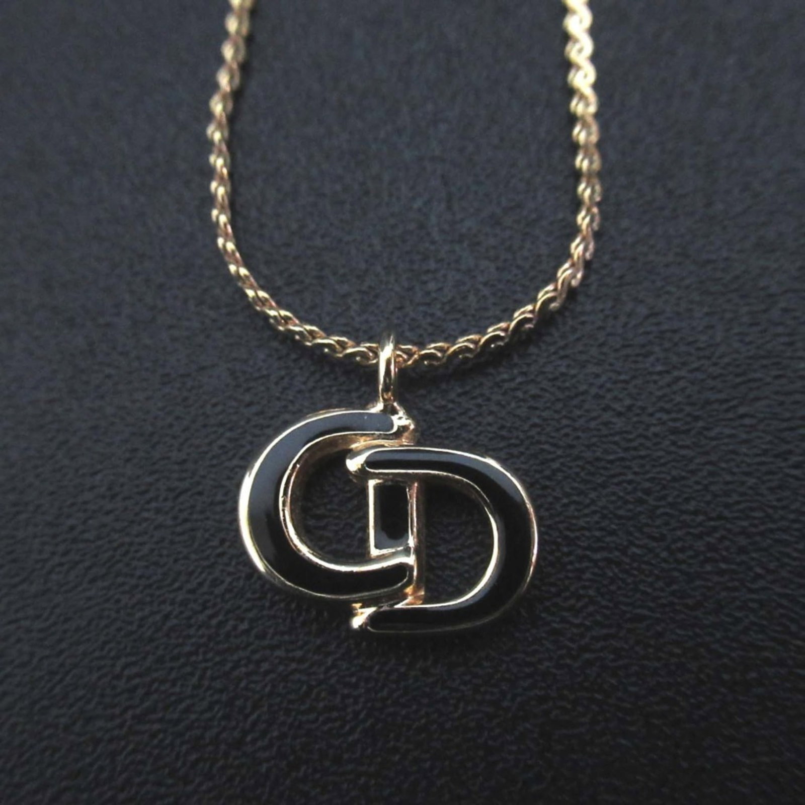 Vintage Christian Dior Cd Logo Necklace Pendant In Gold For Women.: Vintage Christian Dior Cd Logo Necklace Pendant In Gold For Women. Gold-plated pendant from Christian Dior featuring the iconic CD logo, set in a classic design with a gold finish. The necklace is adj