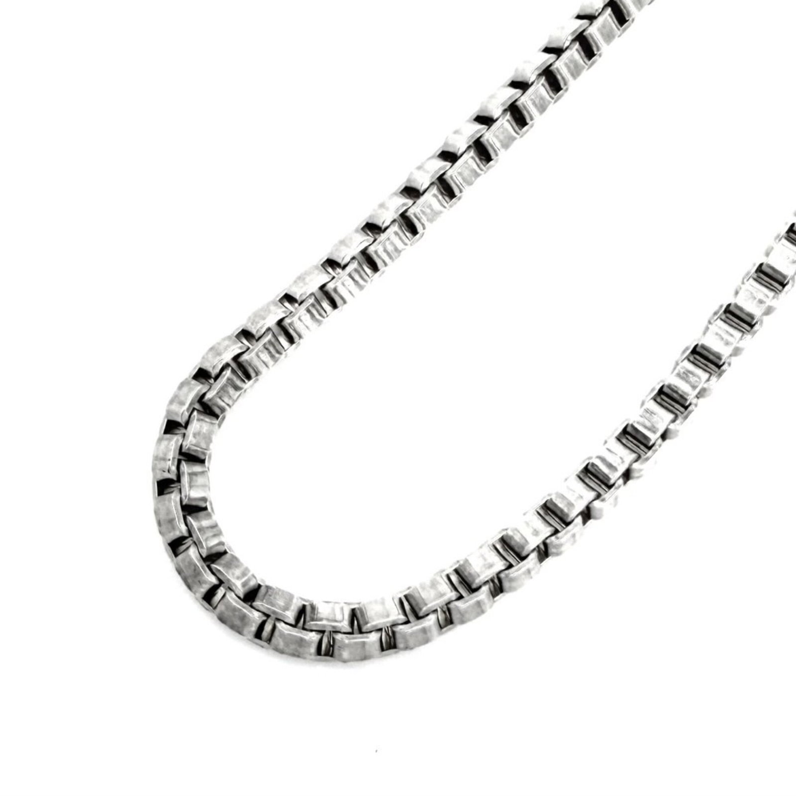 Tiffany & Co. Venetian Chain Necklace For Men And Women Sterling Silver 925 Approx. 39.1G: Tiffany & Co. Venetian Chain Necklace For Men And Women Sterling Silver 925 Approx. 39.1G Sterling silver Venetian chain necklace, crafted from 925 material, boasts a sleek design with a 4mm width and