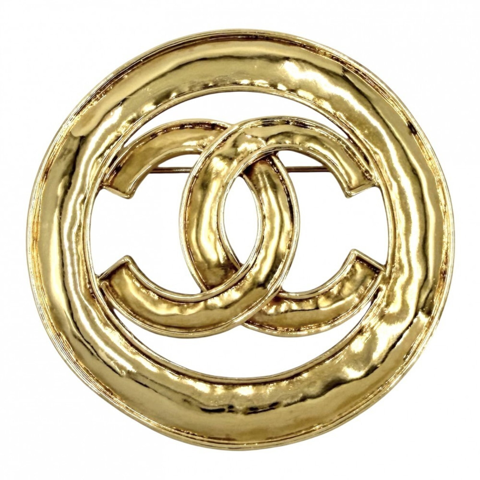Chanel Brooch Gold Plating: Chanel Brooch Gold Plating Chanel Brooch Gold Plating - A stunning gold-plated brooch from the iconic French fashion house, measuring 6.2cm x 6.2cm x 5.00mm in size. This elegant piece bears a signatu