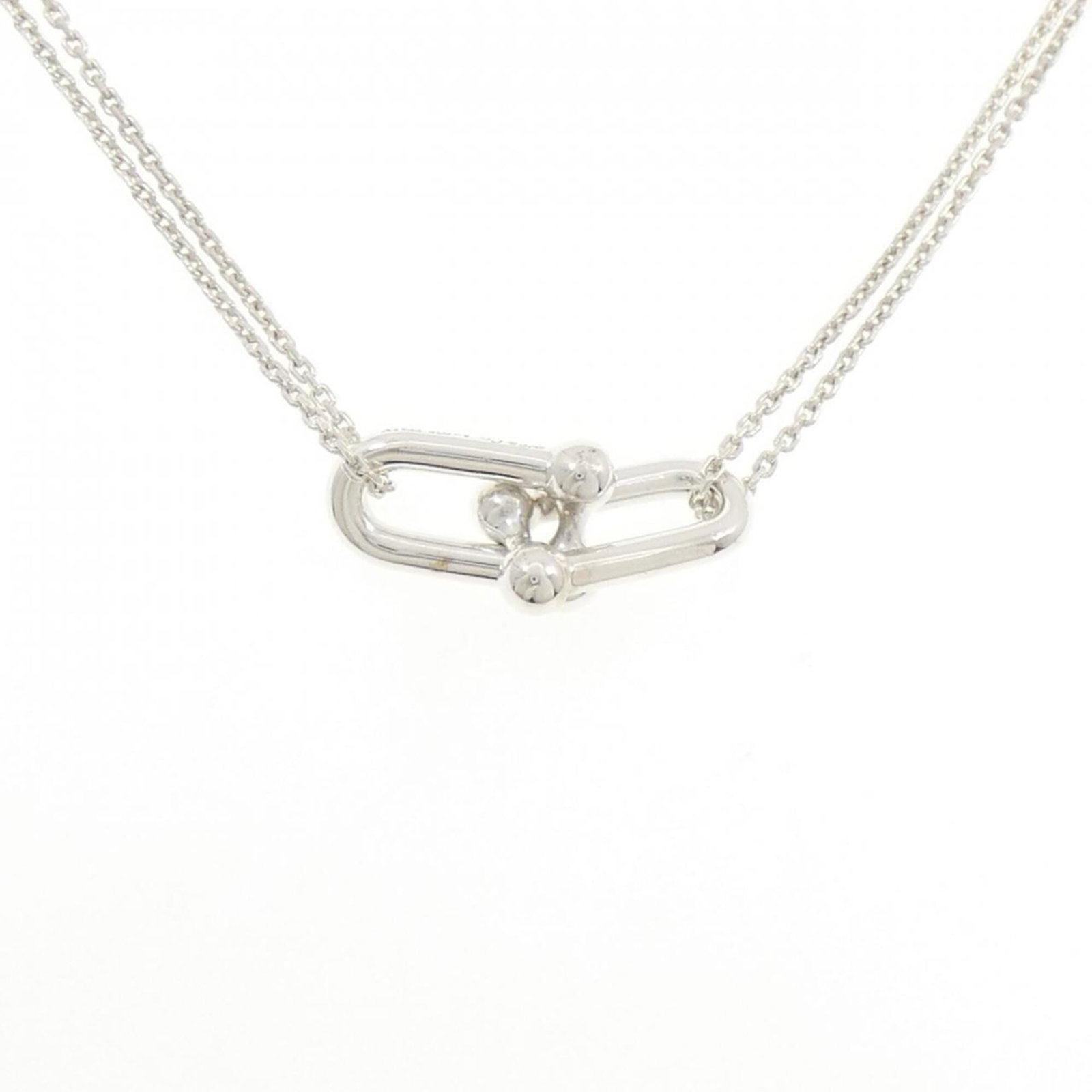 Hardwear Double Large Tiffany Necklace: Hardwear Double Large Tiffany Necklace The Hardwear Double Large Tiffany Necklace boasts a striking silver 925 construction with a pendant size of 11.6mm, set against a comfortable neck circumference 
