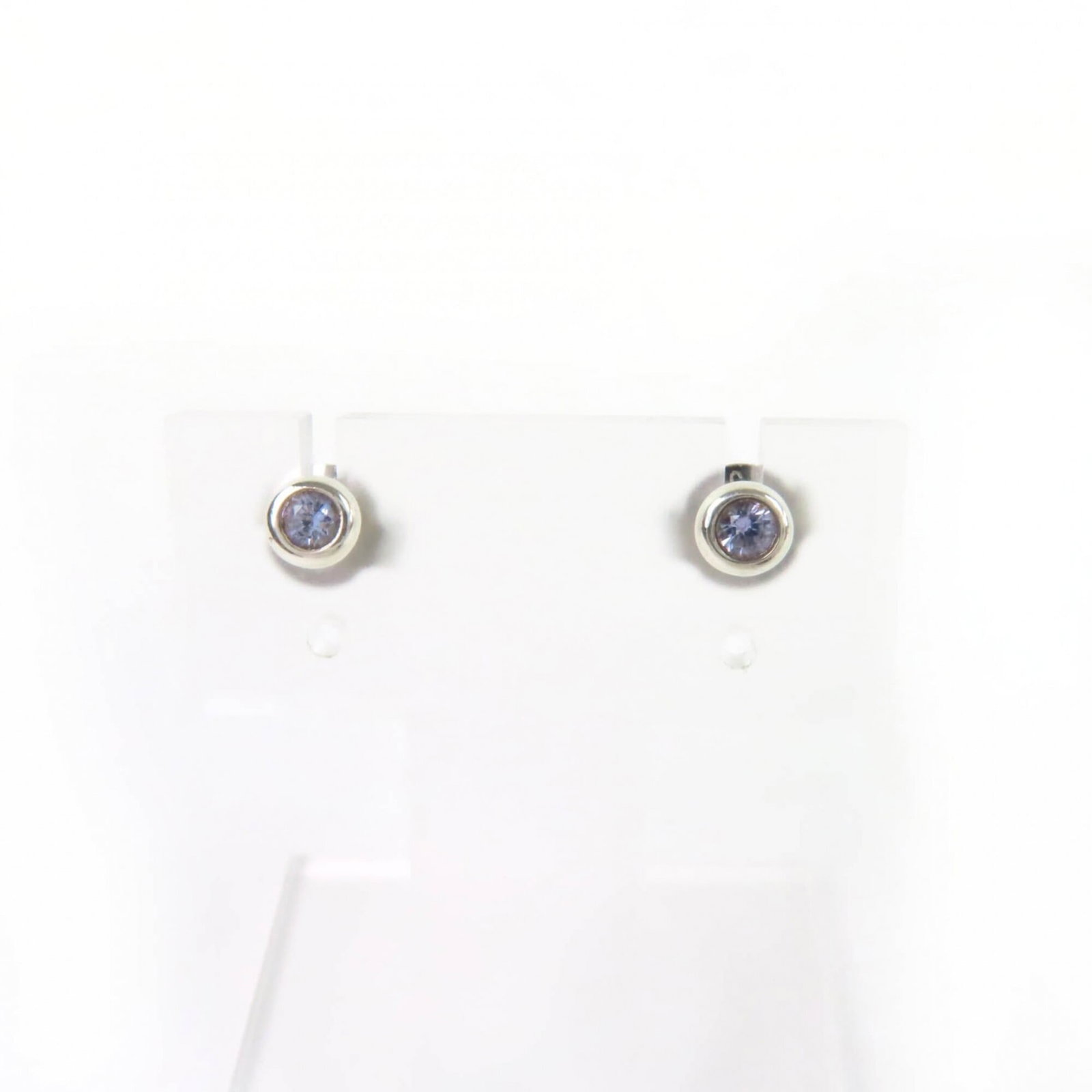 Tiffany Stud Earrings Silver 925: Tiffany Stud Earrings Silver 925 Stud earrings featuring light blue and silver tones, set with tanzanite stones. Made from high-quality silver 925 material, these elegant drops add a touch of sophisti