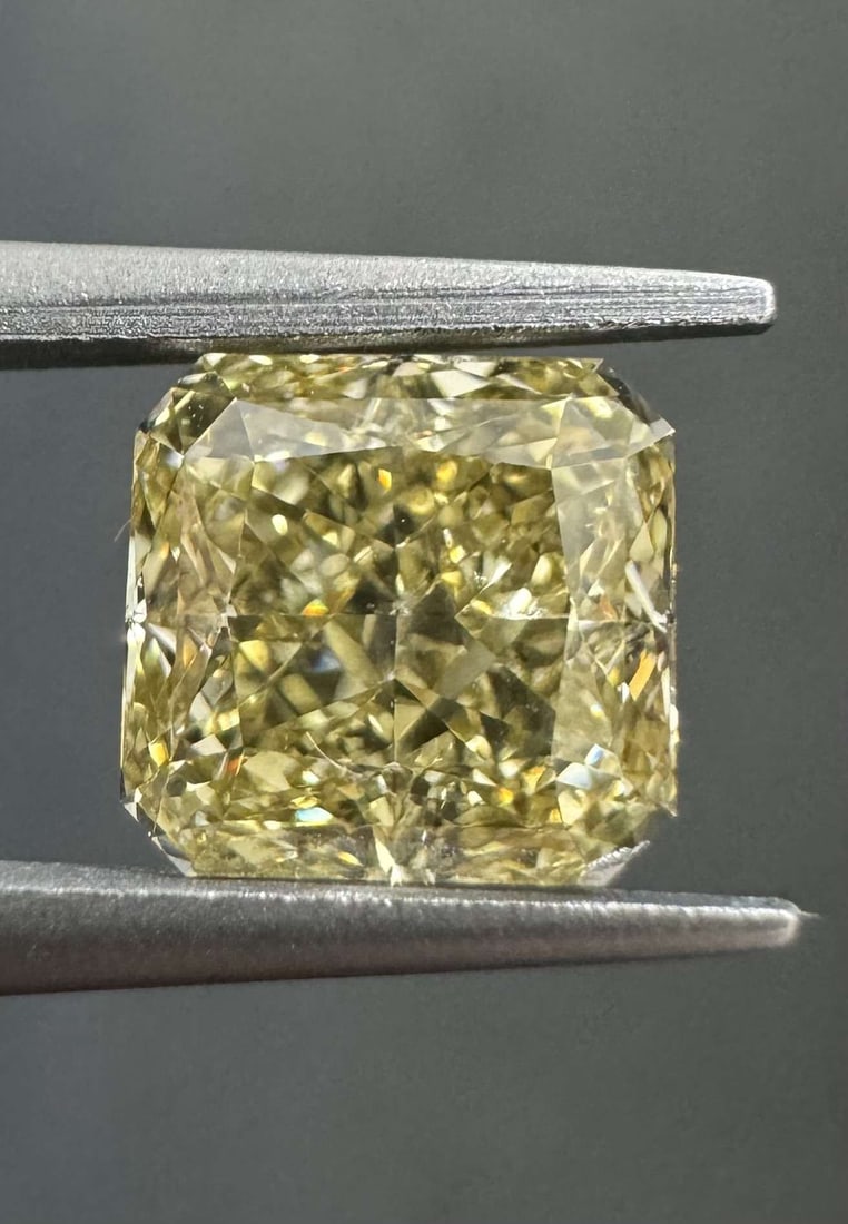GIA Square 1.66ct Fancy Brownish Yellow VVS2 - Loose Natural Diamond: GIA Square 1.66ct Fancy Brownish Yellow VVS2 - Loose Natural Diamond GIA Square 1.66ct Fancy Brownish Yellow VVS2 - Loose Natural Diamond, certified by the Gemological Institute of America (GIA) with 