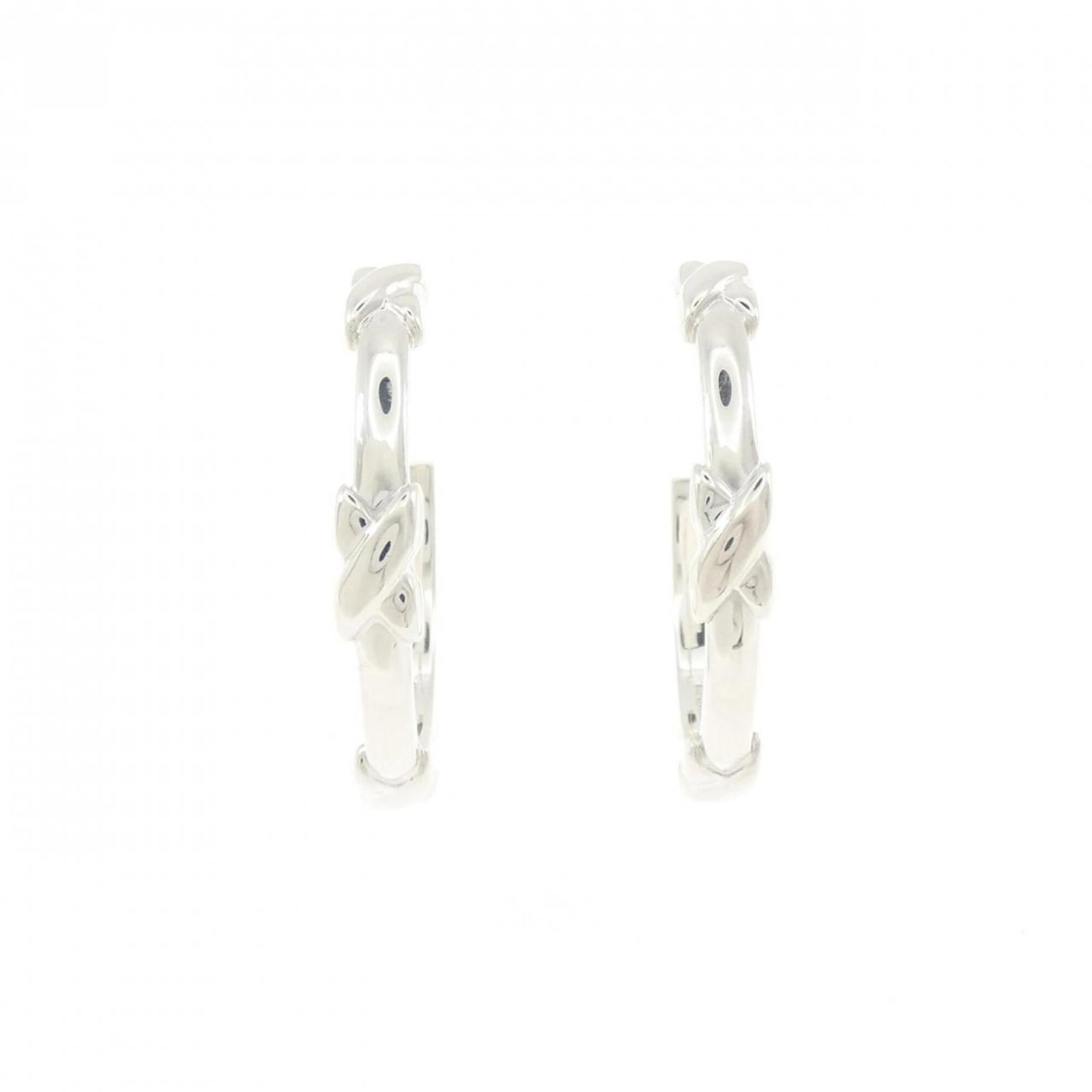 Half hoop earrings silver 925 by Tiffany: Half hoop earrings silver 925 by Tiffany Silver 925 by Tiffany, these half hoop earrings showcase elegant design with precise details. Made from high-quality silver, they offer a sophisticated touch t