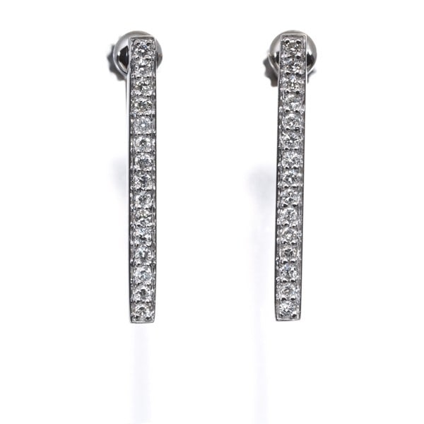 Vendome Earrings Diamond 18K 750 White Gold: Vendome Earrings Diamond 18K 750 White Gold Vendome's 18k white gold earrings showcase a stunning natural diamond, carefully set in a sleek clip-on design. The intricate details of the 20.0 x 2.0mm st