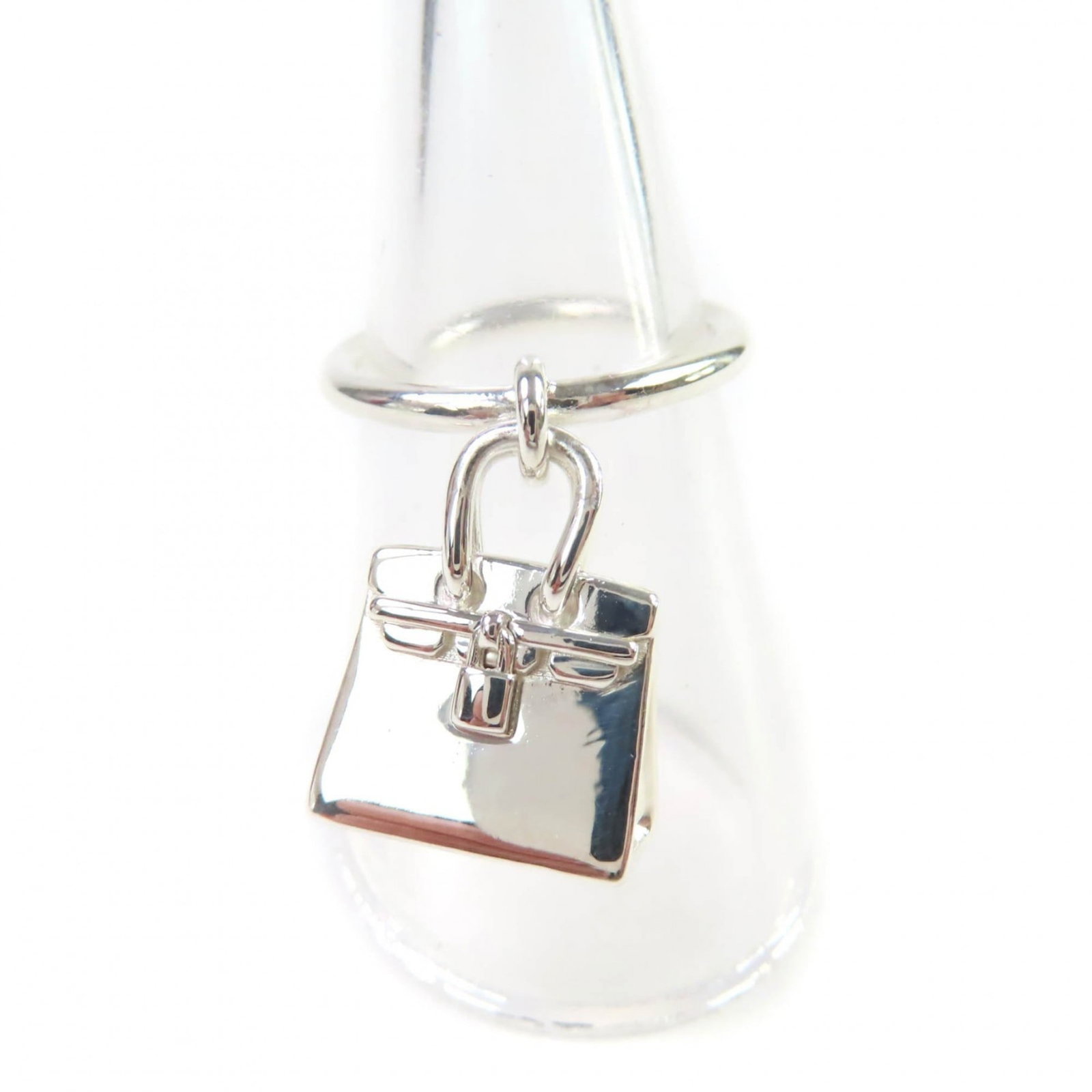 Ring Band of Hermes: Ring Band of Hermes Silver925 Ring Band of Hermes, crafted in Italy, features a sleek design with a silver metal band. Weighing 7.34g, this elegant ring is available in US size 6 and comes in a box
