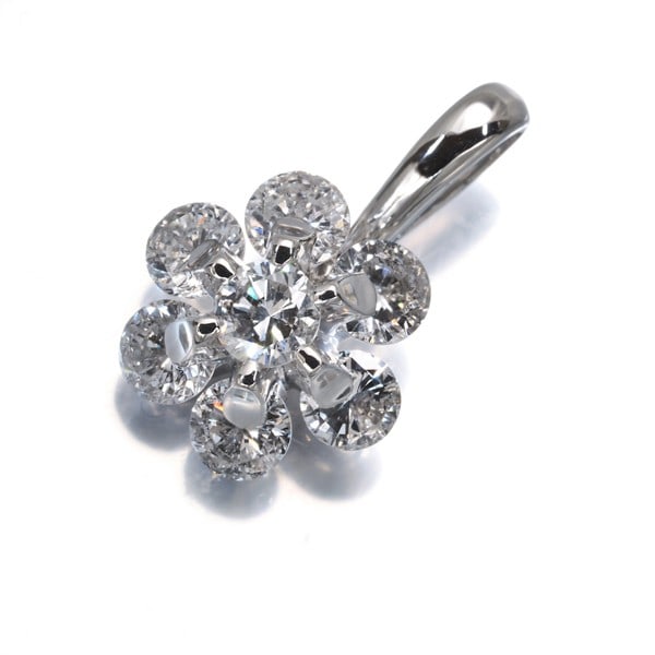 Diamond 1.00Ct 7P Flower Pendant 900 Platinum: Diamond 1.00Ct 7P Flower Pendant 900 Platinum 900 Platinum Diamond 1.00Ct 7P Flower Pendant - A stunning natural diamond pendant, weighing 2.1g and measuring 9.3 x 10.0mm in design size, is set in a p