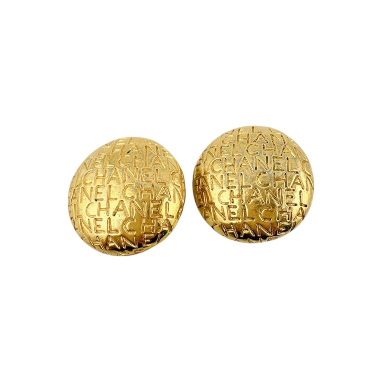 Metal clip earrings by Chanel: Metal clip earrings by Chanel Gold metal clip earrings by renowned French fashion house Chanel, bearing the iconic brand's signature style. Measuring 27mm x 27mm in size, these vintage earrings showca