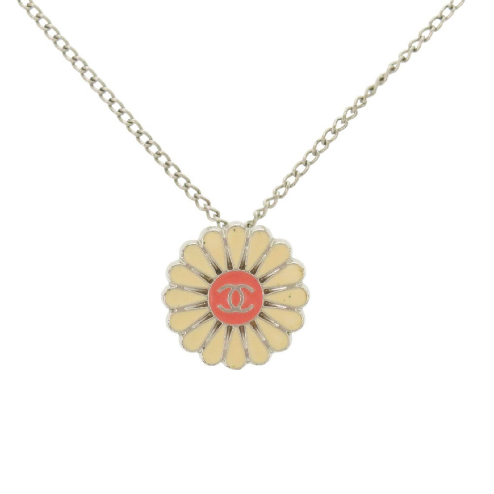 Coco Chanel Metal 04P Flower Motif Necklace Silver Excellent Condition: Coco Chanel Metal 04P Flower Motif Necklace Silver Excellent Condition Silver Chanel Metal 04P Flower Motif Necklace in Excellent Condition. This beautiful necklace features a 20mm x 20mm flower motif