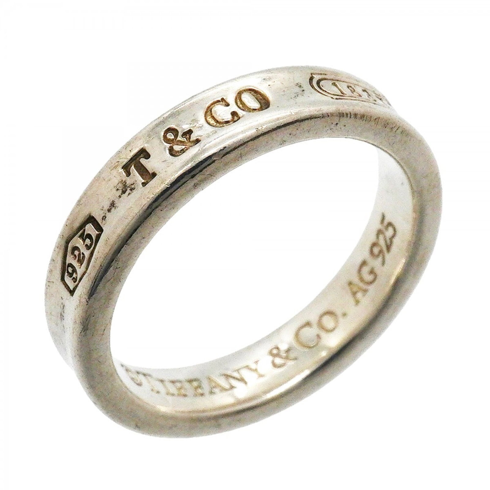 Silver band ring Tiffany 925: Silver band ring Tiffany 925 Silver band ring Tiffany 925. Made from high-quality silver, this elegant band features the iconic Tiffany hallmark for durability and style. A classic choice for