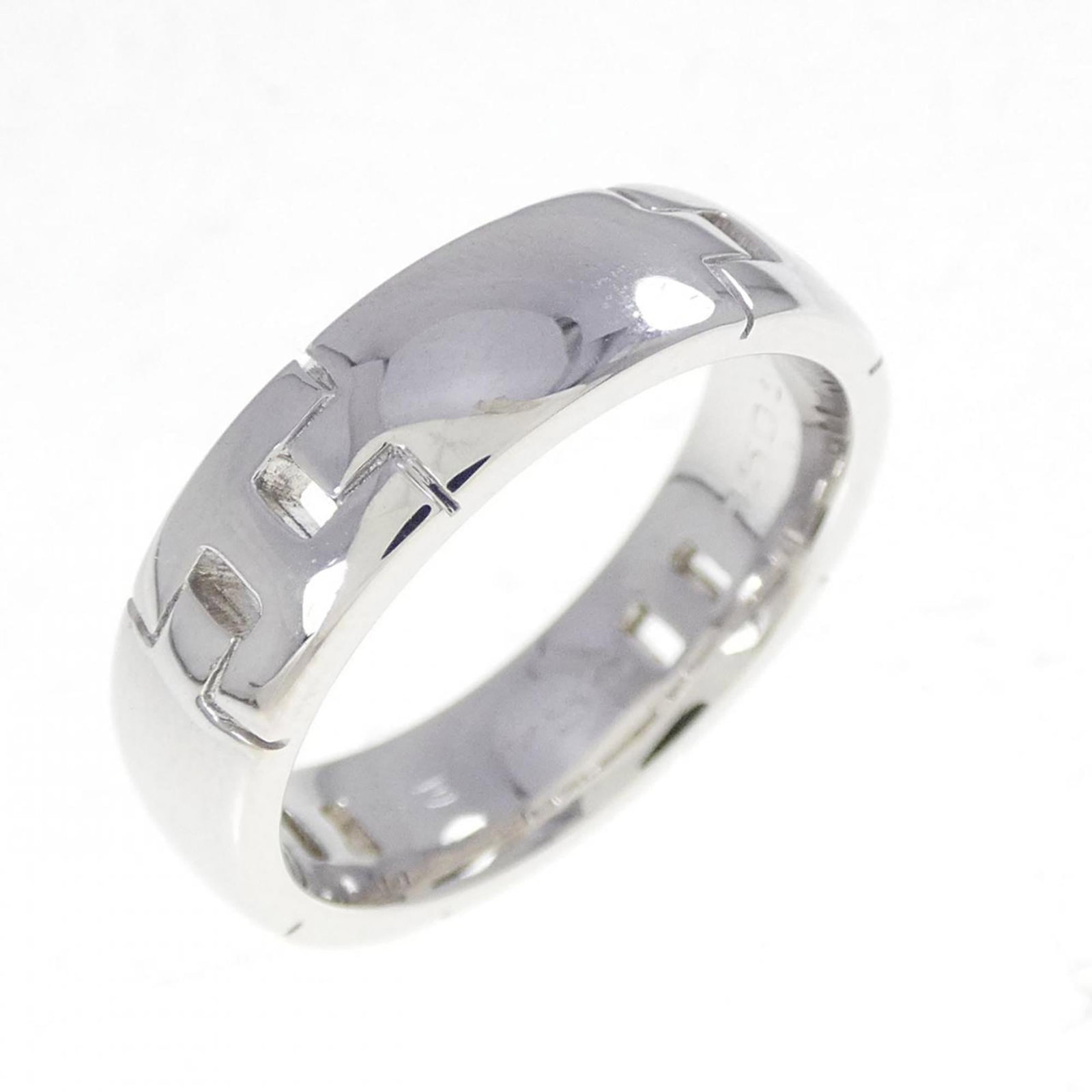 Hermes Band Ring White Gold (18K): Hermes Band Ring White Gold (18K) White gold (18K) band ring from Hermes, available in size 6.5 and US size 53. This elegant piece features a classic design that showcases its 18K white gold