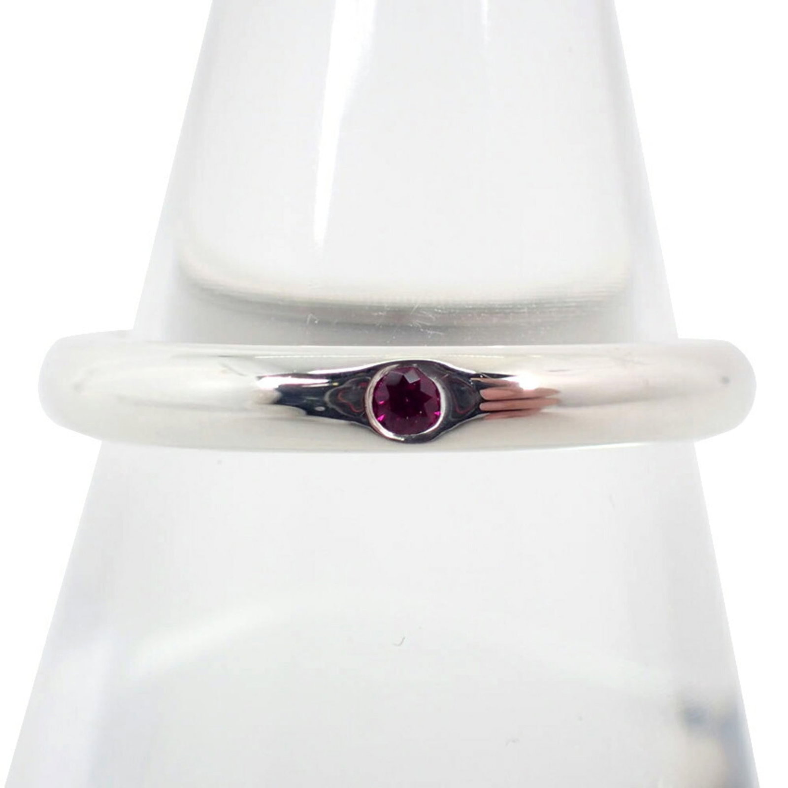 Tiffany Band Ring Sterling Silver 925: Tiffany Band Ring Sterling Silver 925 Sterling silver band ring from Tiffany, made from high-quality 925 material. This elegant design features a simple yet sophisticated style that suits women's