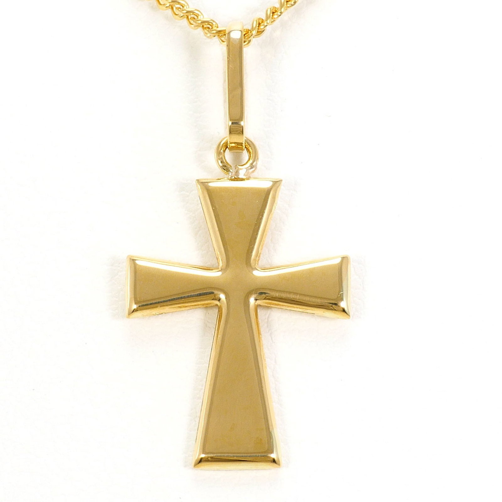 18K (18-Karat) Yellow Gold Necklace Total Weight 4.7G 39Cm Jewelry: 18K (18-Karat) Yellow Gold Necklace Total Weight 4.7G 39Cm Jewelry 18K yellow gold necklace boasts a total weight of 4.7g and measures 39cm in circumference, featuring a pendant that stands out at 27m