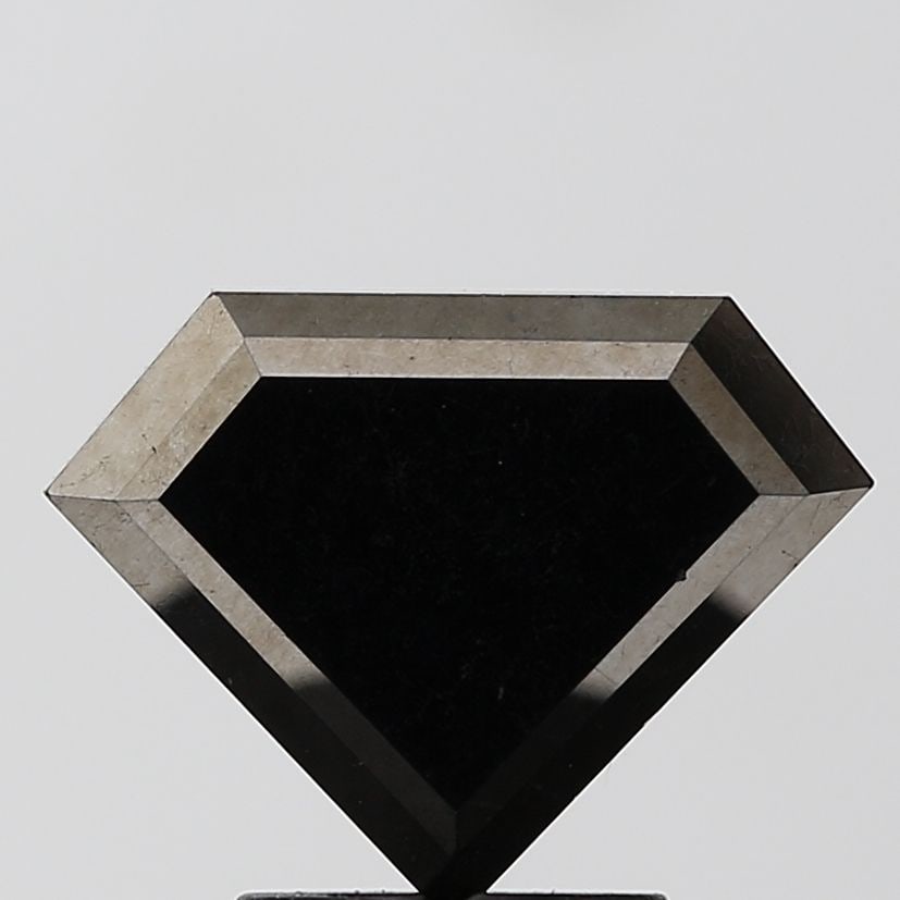 Trilliant 2.61ct Fancy Black VVS2 - Loose Natural Diamond: Trilliant 2.61ct Fancy Black VVS2 - Loose Natural Diamond 2.61ct Fancy Black VVS2 - Loose Natural Diamond, boasting exceptional clarity and polish, showcases its unique black color with EX symmetry an