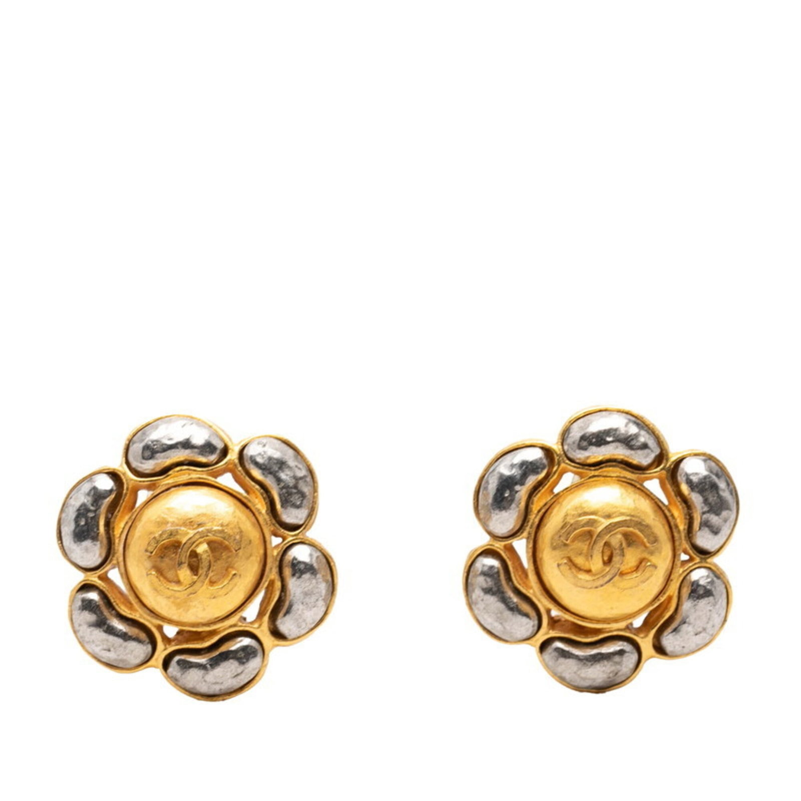 Chanel Clip Earrings Gold Plating: Chanel Clip Earrings Gold Plating Gold-plated Chanel clip earrings with a sleek, modern design. Made from high-quality gold plating, these elegant earrings feature a classic clip-on style that adds a 