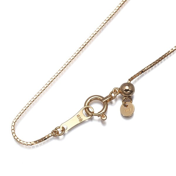 Chain necklace 45cm rose gold 750 18K box: Chain necklace 45cm rose gold 750 18K box Rose gold 18K chain necklace, crafted with 750 purity, offers a sleek and elegant design. Adjustable to fit various neck lengths, this 45cm long chain feature