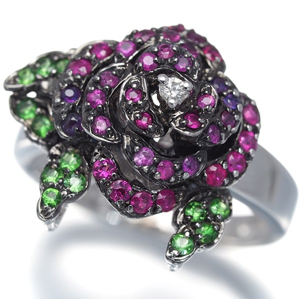 Ruby 0.60Ct Diamond Green Garnet Rose Ring 18K 750 White Gold: Ruby 0.60Ct Diamond Green Garnet Rose Ring 18K 750 White Gold 18k white gold ring features a stunning ruby, weighing 0.60ct, surrounded by two tiny diamonds totaling 0.02ct and complemented by a green