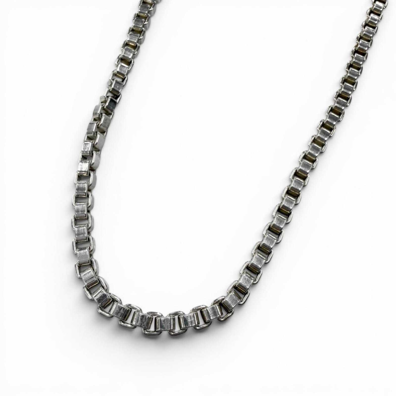 Venetian long chain necklace silver weight 76.2g men's women's by Tiffany&Co.: Venetian long chain necklace silver weight 76.2g men's women's by Tiffany&Co. Silver weight 76.2g men's women's by Tiffany&Co. features a Venetian long chain necklace made from high-quality silver
