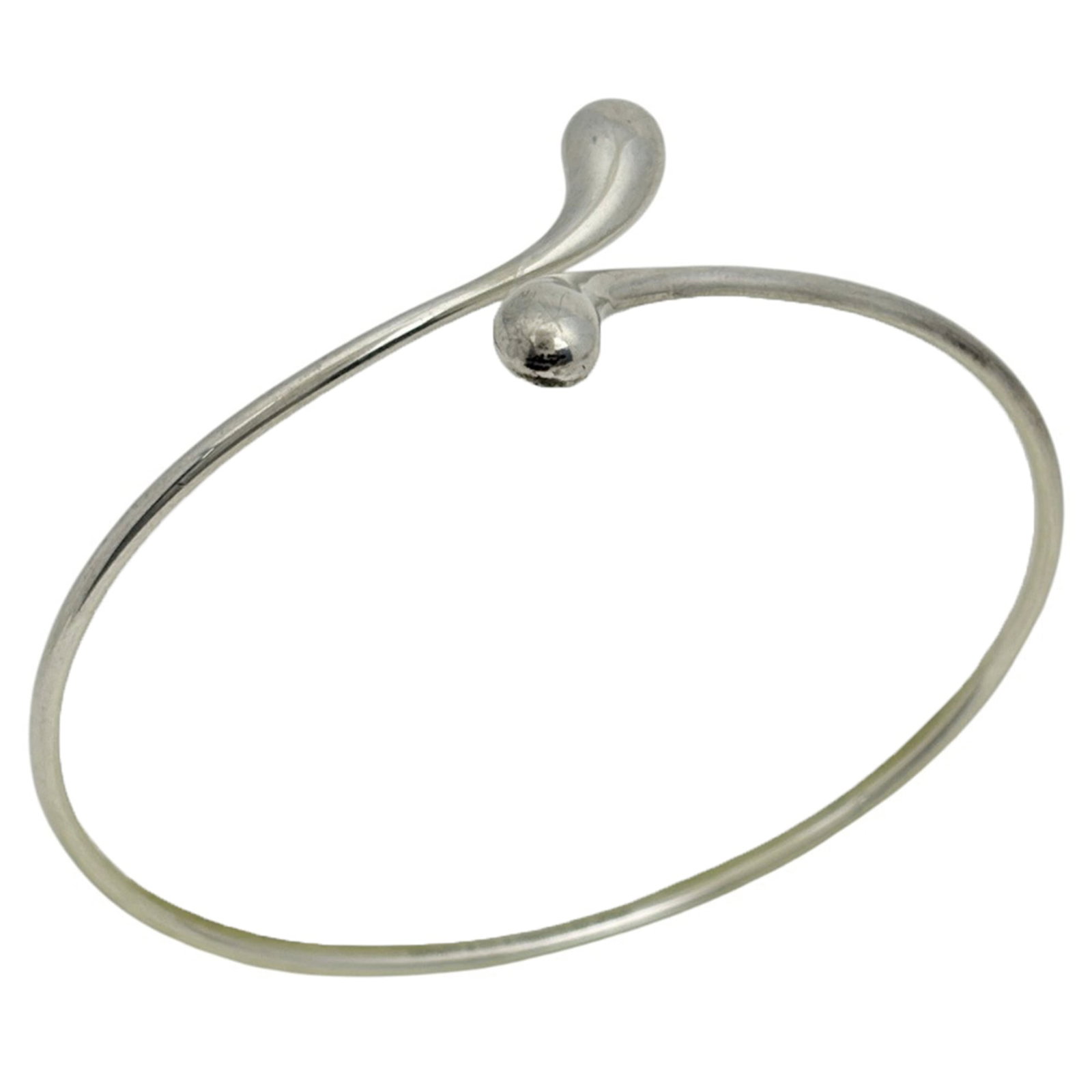 Tiffany Bangle Silver 925: Tiffany Bangle Silver 925 Silver 925 Tiffany Bangle, 18.5cm in length, crafted from high-quality silver material, features a sleek and elegant design that adds a touch of sophistication to any