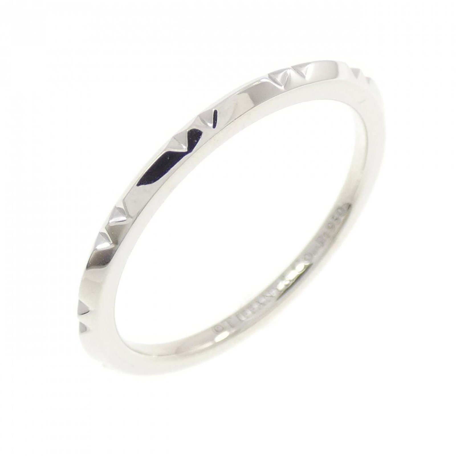 Tiffany Band Ring Platinum 950: Tiffany Band Ring Platinum 950 Platinum 950 Tiffany band ring, featuring the iconic brand's signature style. This US size 6.5 women's band ring showcases the luxurious feel and durability of platinum,