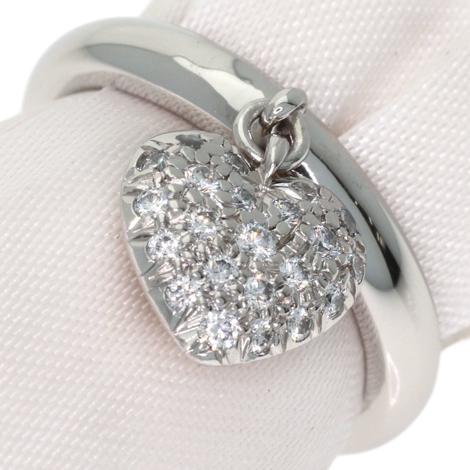 Tiffany Band Ring Platinum 950: Tiffany Band Ring Platinum 950 Tiffany Band Ring in Platinum 950, available in US size 3.5, showcases the brand's signature style with a sleek band ring made from high-quality platinum. This classic