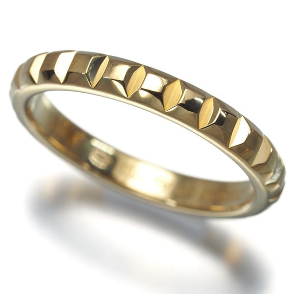 Quatre clou ring Paris medium eu50 18k gold yellow 750 Boucheron.: Quatre clou ring Paris medium eu50 18k gold yellow 750 Boucheron. 18k yellow gold Boucheron Quatre Clou de Paris ring, featuring a medium size and elegant band design. This beautiful piece boasts a