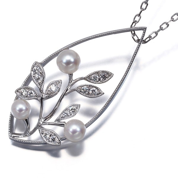 Mikimoto Necklace Akoya Pearl 3.8-4.5Mm Diamond Leaf 18K 750 White Gold: Mikimoto Necklace Akoya Pearl 3.8-4.5Mm Diamond Leaf 18K 750 White Gold The Mikimoto Necklace boasts an exquisite Akoya pearl, measuring approximately 3.8-4.5mm in diameter, suspended from a delicate 
