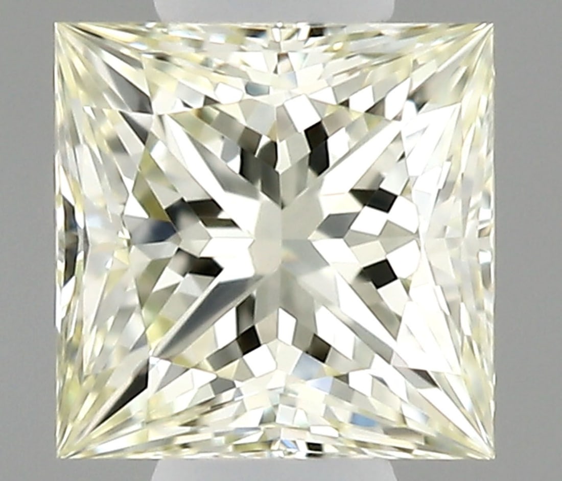 IGI Princess 0.3ct L IF - Loose Natural Diamond: IGI Princess 0.3ct L IF - Loose Natural Diamond 0.3ct IGI Princess Cut Diamond in Loose Natural Condition, Certified L Color and IF Clarity. This exquisite diamond boasts exceptional EX polish and
