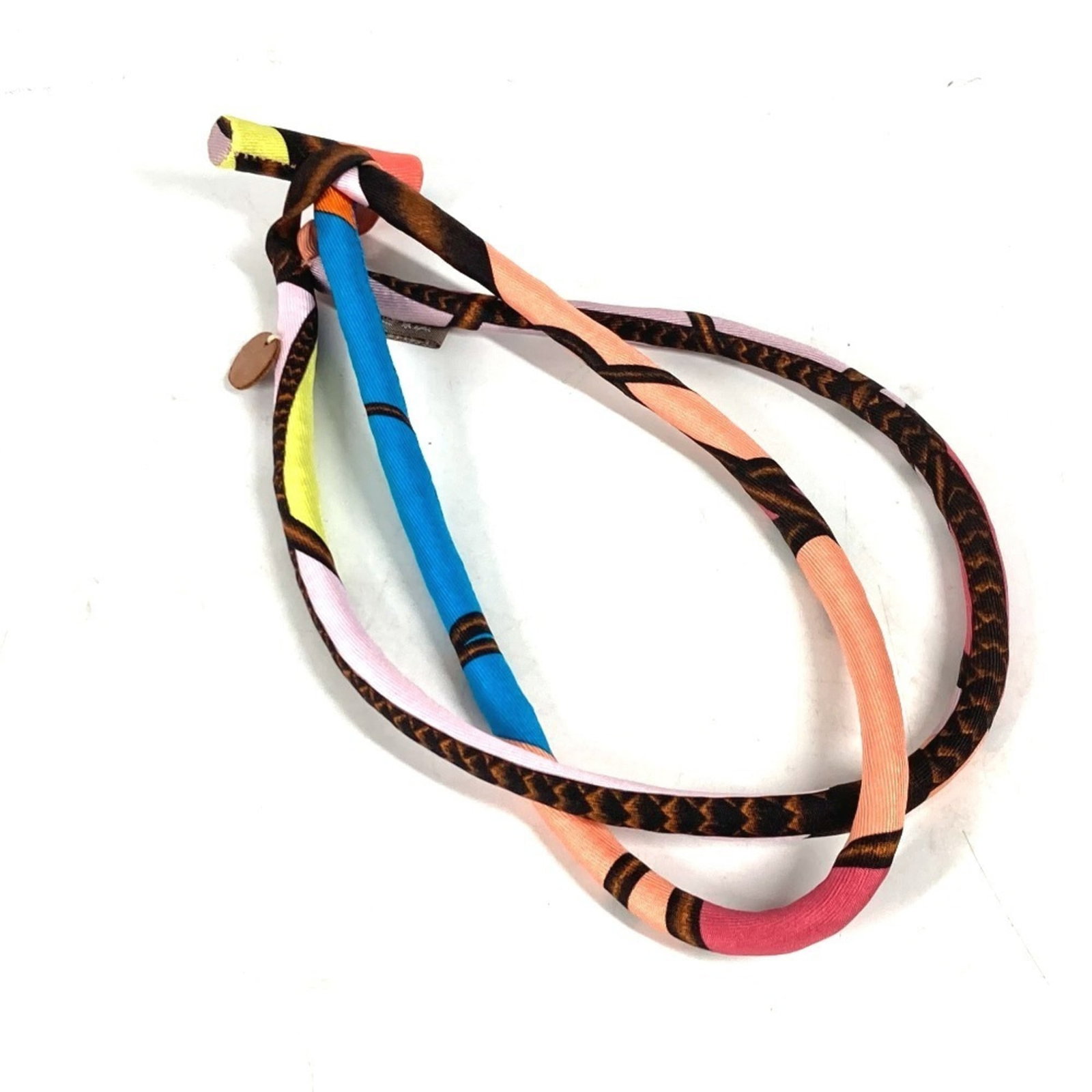 Women's silk necklace accessories petit Hermes multicolor choker: Women's silk necklace accessories petit Hermes multicolor choker Silk choker necklace from Hermes features a multicolor design, available in a box. The item measures 19.5 cm / 7.67'' in circumference 