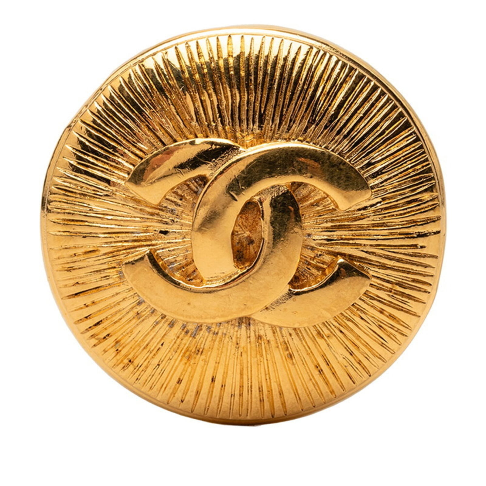 Chanel Brooch Gold Plating: Chanel Brooch Gold Plating Chanel's iconic brooch boasts elegant gold plating, adding a touch of sophistication to any outfit. Measuring 3.3cm x 3.3cm in size, this stylish accessory is designed for w