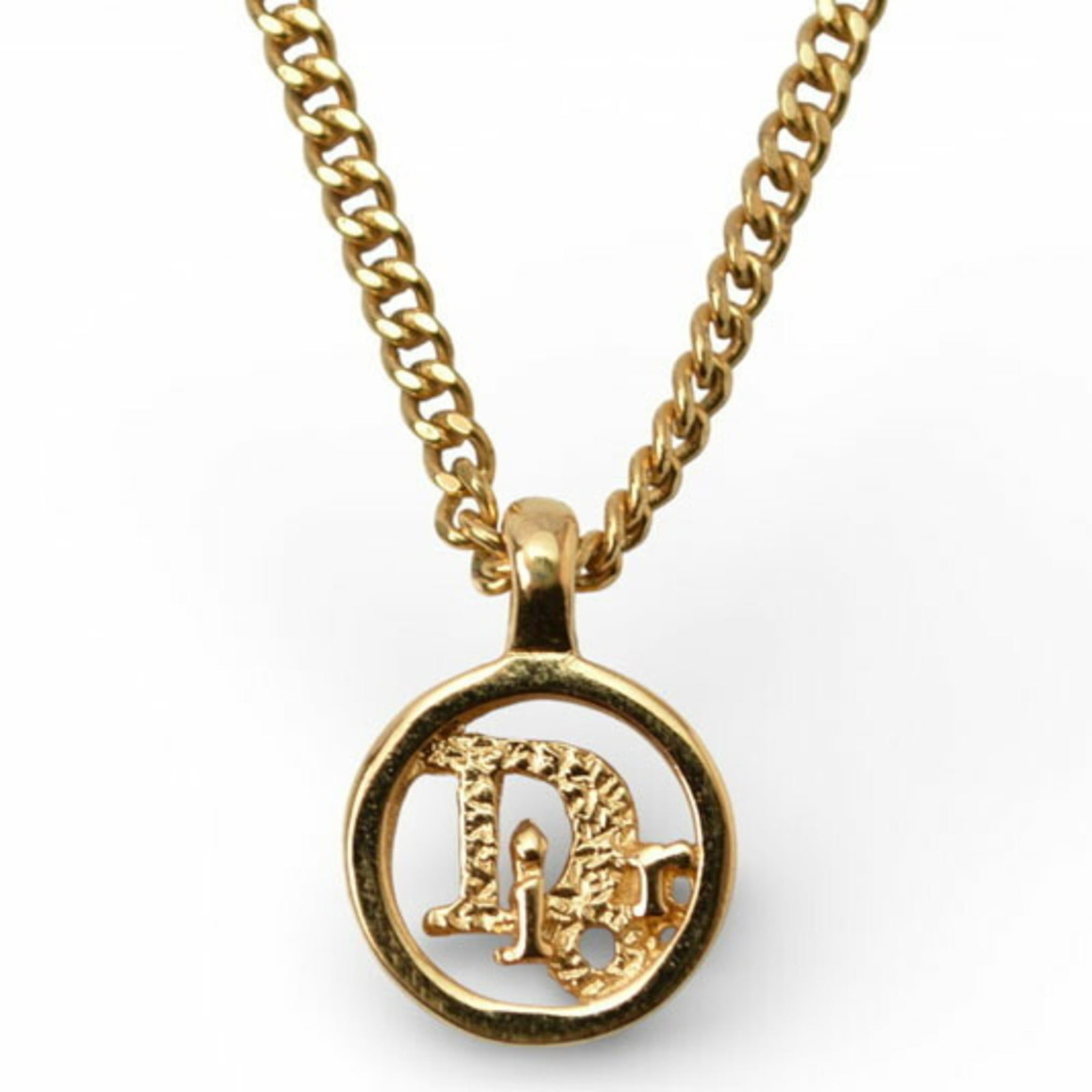 Circle Necklace Gold Christian Dior: Circle Necklace Gold Christian Dior Gold Circle Necklace from Christian Dior, featuring a gold plating pendant with a diameter of 11mm x 11mm. Available in sizes to fit necks between 38 cm - 42 cm.