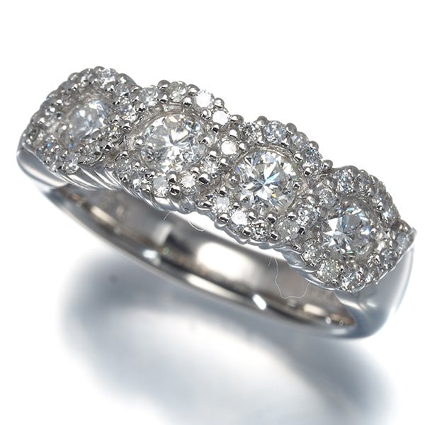 Platinum spiral ring diamond 0.84ct: Platinum spiral ring diamond 0.84ct The platinum spiral ring showcases a stunning 0.84ct diamond, its natural beauty enhanced by the intricate design of the metalwork. Despite minor surface fractures 