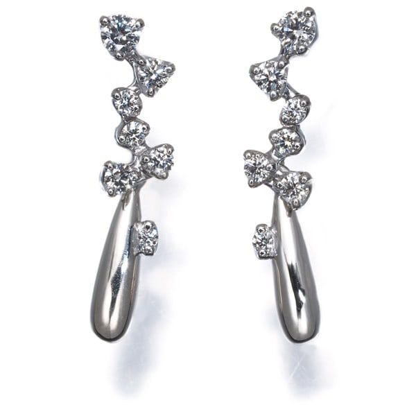 Suna Earrings Diamond 0.15ct 900 platinum: Suna Earrings Diamond 0.15ct 900 platinum Suna Earrings Diamond 0.15ct 900 Platinum - A stunning pair of stud earrings featuring a natural diamond, set in 900 platinum metal for exceptional durability
