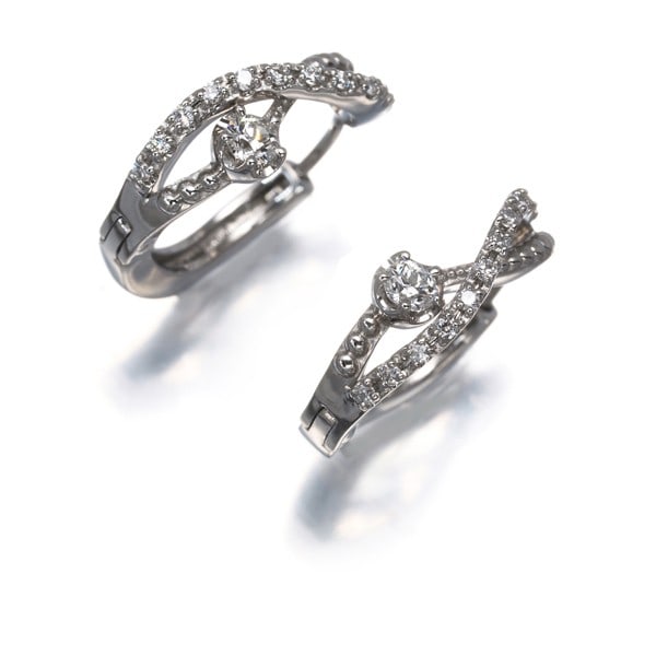 Festaria Earrings Diamond 0.136Ct/ 0.08Ct Wish Upon A Star 950 Platinum: Festaria Earrings Diamond 0.136Ct/ 0.08Ct Wish Upon A Star 950 Platinum Festaria's Wish Upon A Star earrings shine with 0.136ct and 0.08ct diamonds, set in 950 platinum for a luxurious touch. The stud