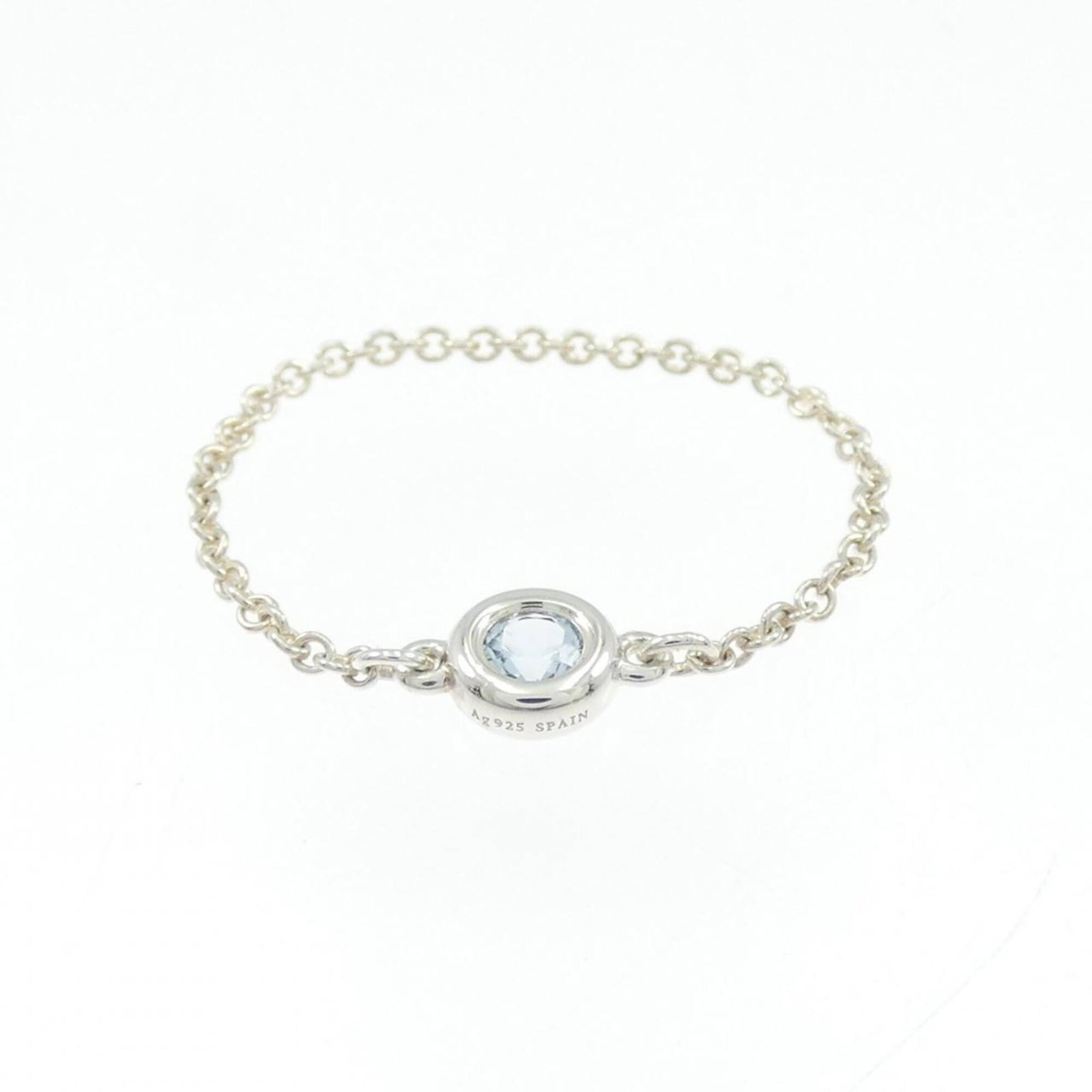 Silver band ring Tiffany 925: Silver band ring Tiffany 925 Silver band ring from Tiffany, made with high-quality silver (925) and featuring an aquamarine stone. This elegant piece is available in a US size 6.5, providing a comfort