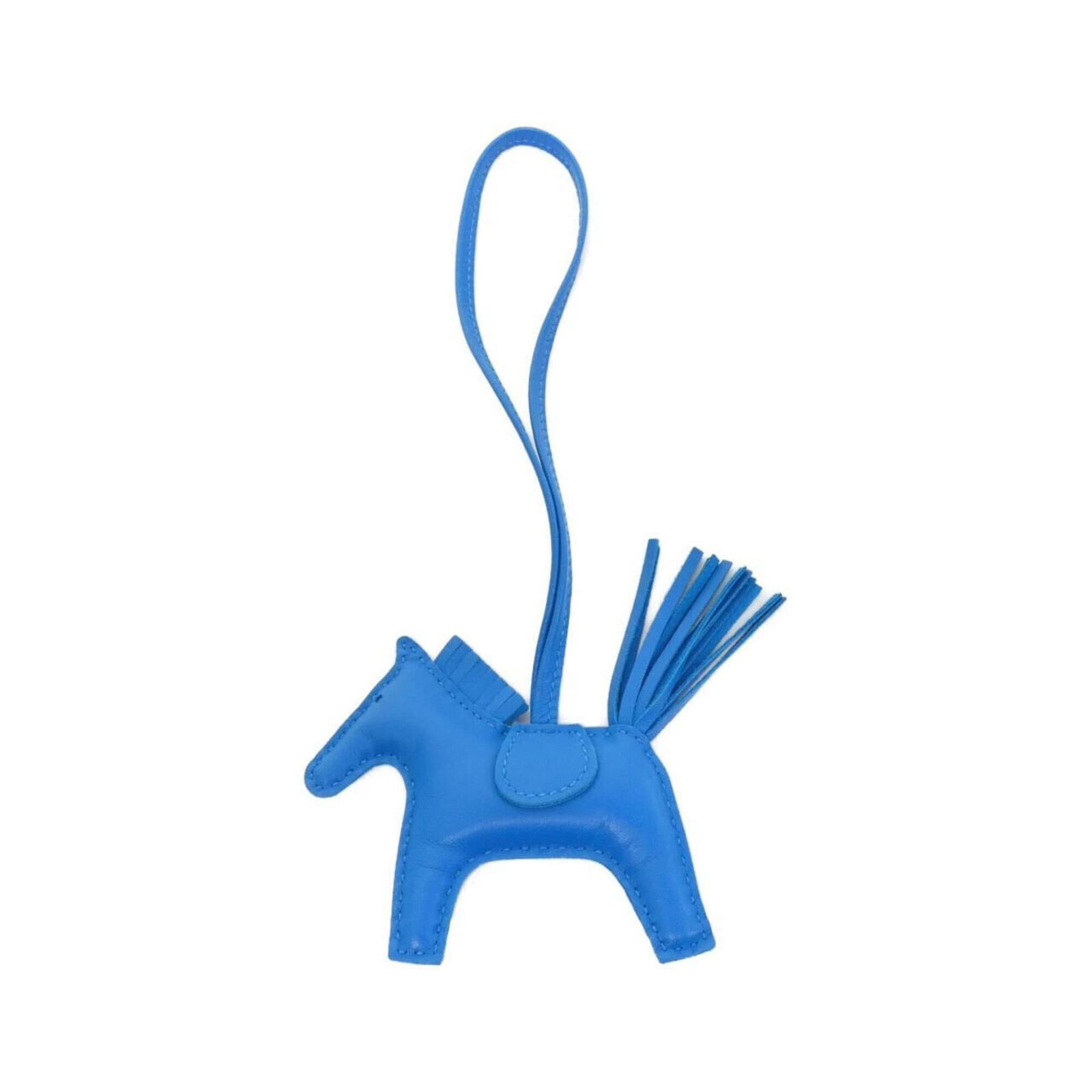 Hermes Charm Handbag Agneau Milo: Hermes Charm Handbag Agneau Milo Agneau Milo, a luxurious material used in the construction of this Herm?s charm handbag. The blue color and chain length of 360mm make it a distinctive accessory. Meas