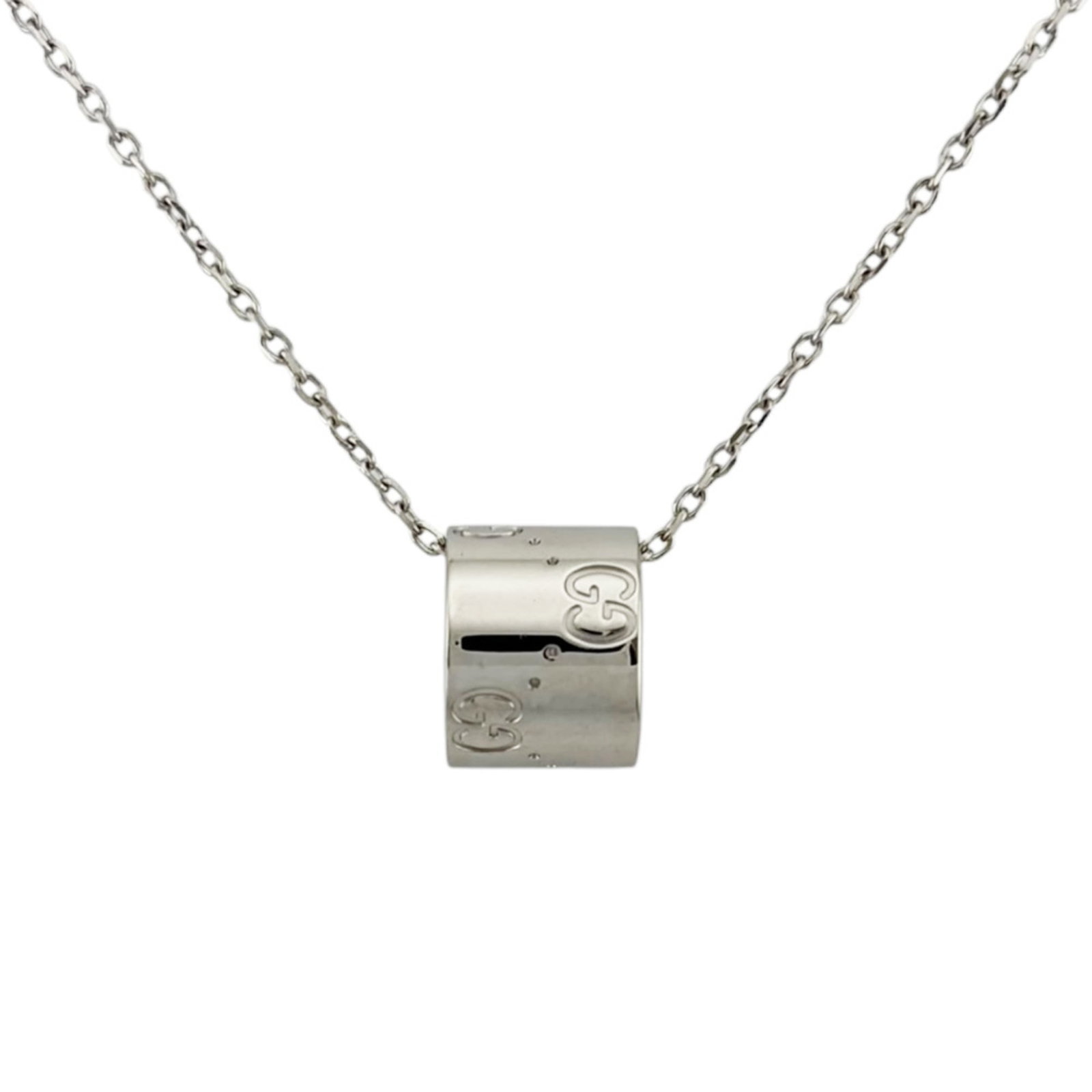 Women's Gucci Icon Necklace 18k White Gold: Women's Gucci Icon Necklace 18k White Gold 18k White Gold Gucci Icon Necklace - A sleek and sophisticated silver-toned necklace from the renowned Italian fashion house, featuring an 11.5mm x 9mm penda