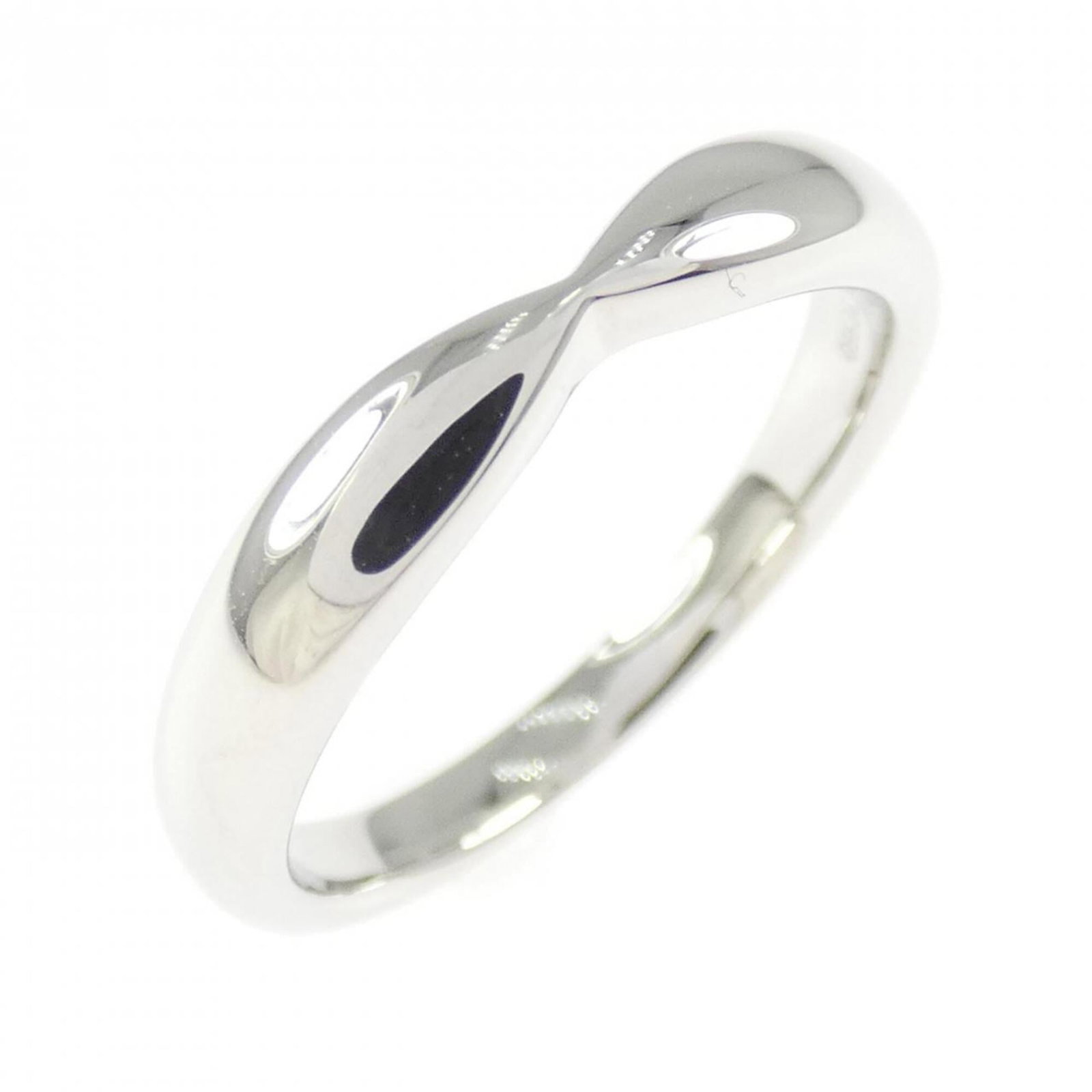 Tiffany Band Ring Platinum 950: Tiffany Band Ring Platinum 950 Platinum band ring from Tiffany, featuring a high-quality platinum material and a US size 4 fit. This elegant ring showcases the brand's signature style with its sleek