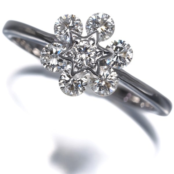 Diamond 0.50Ct Flower Ring 18K 750 White Gold: Diamond 0.50Ct Flower Ring 18K 750 White Gold 18k white gold flower ring boasts a delicate, natural design with a total diamond weight of 0.50ct, set in a slender 8.3mm wide band that fits comfortably