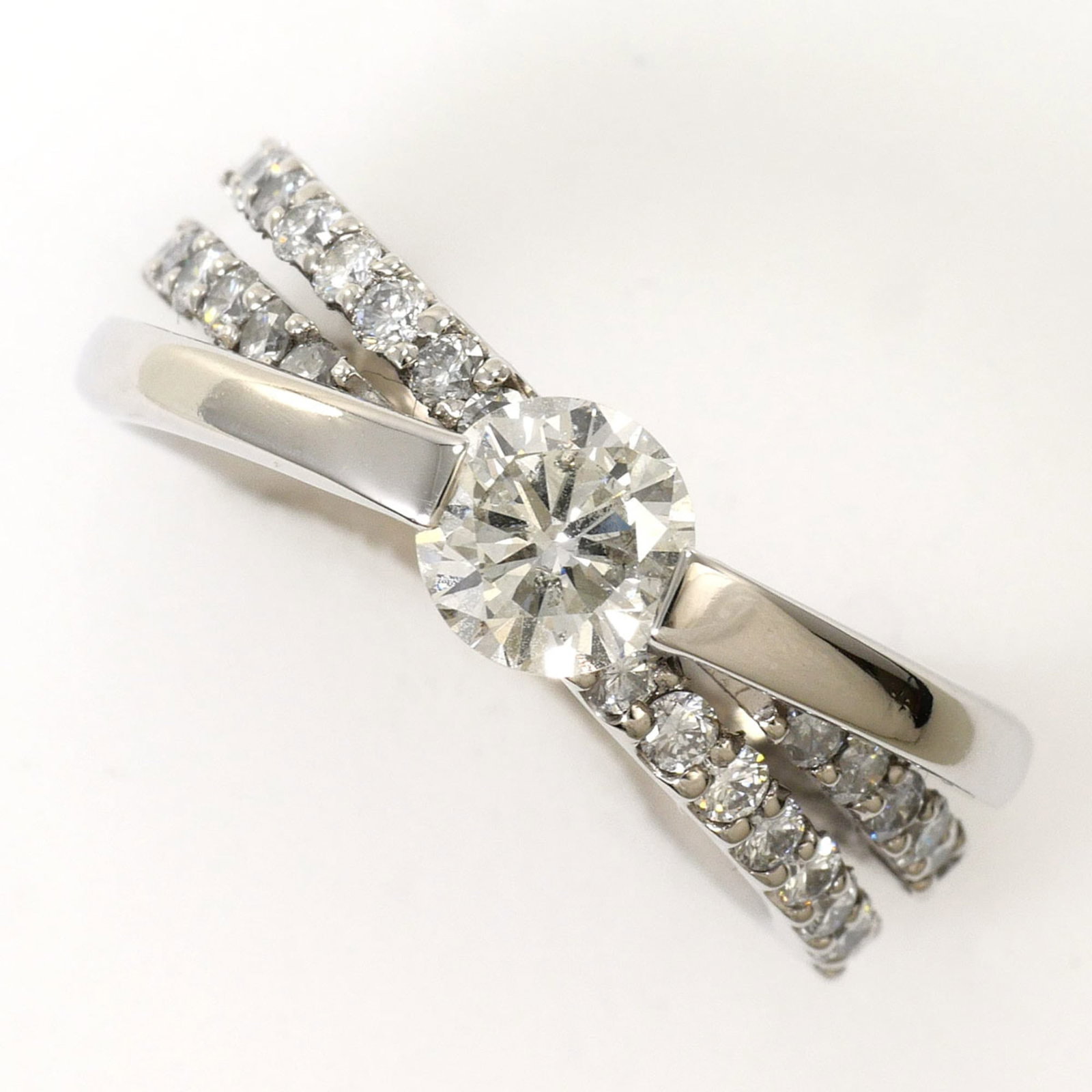 Unbranded Band Ring White Gold (18K): Unbranded Band Ring White Gold (18K) This unbranded band ring features a 7mm white gold (18K) band, showcasing the purity and quality of 18K metal. The ring's simplicity makes it a versatile choice fo