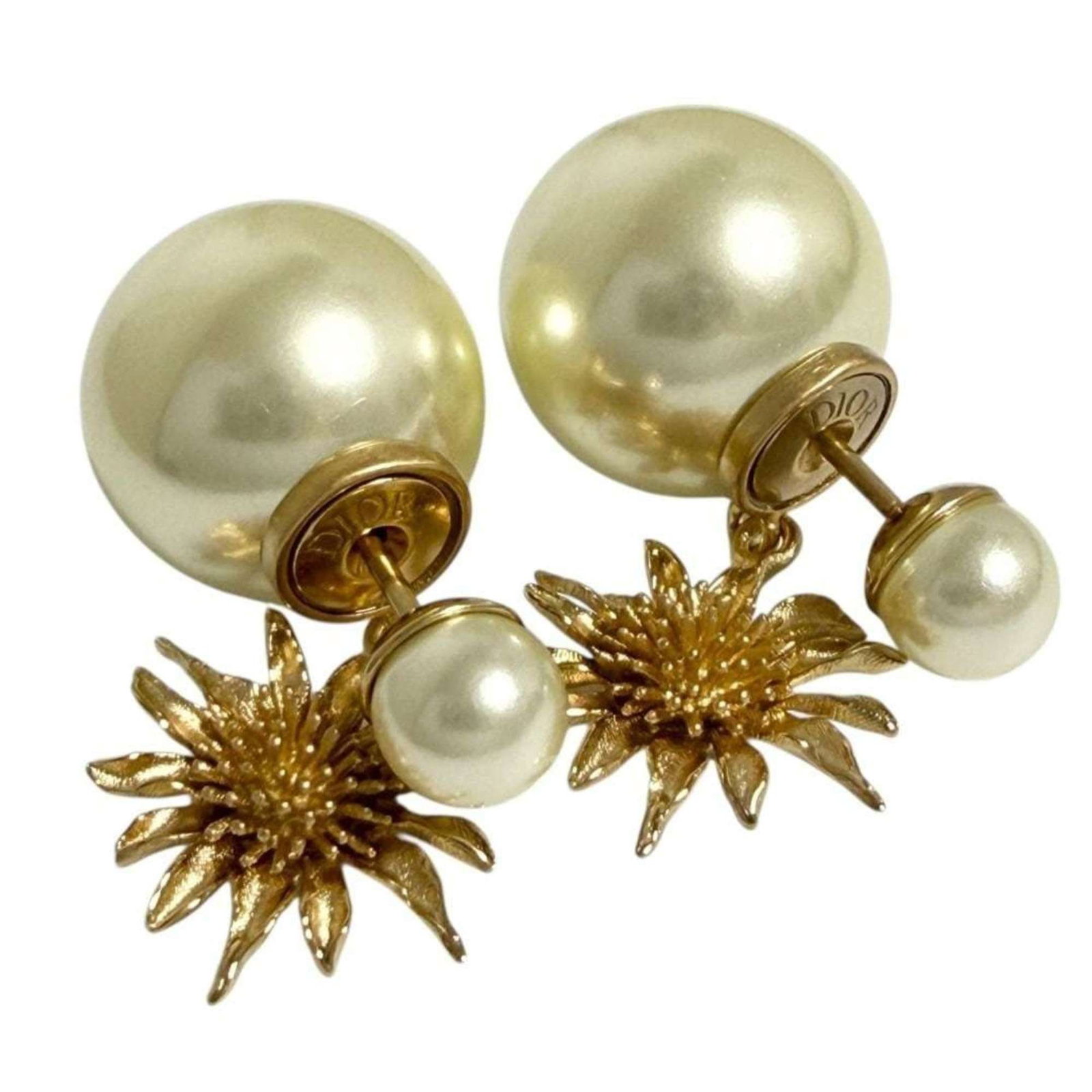 Metal artificial pearl earrings by Christian Dior stud (1 of 10)